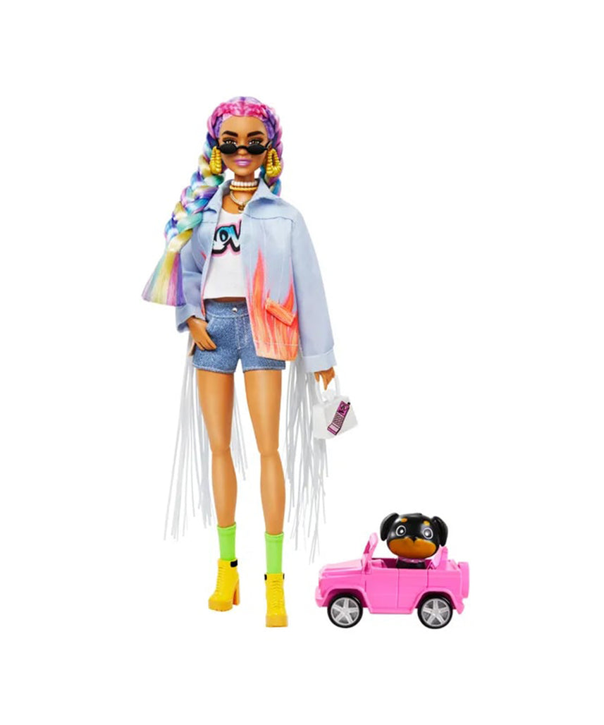 دمية باربي إكسترا رقم 5، سترة جينز بشراشيب طويلة، ضفائر قوس قزح، جرو أليف مع سيارة وردية، 15 إكسسوارًا عصريًا، دمية قابلة للتجميع وقابلة للتعديل للأطفال من سن 3 سنوات فما فوق