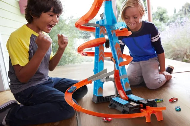 Hot Wheels Sky Crash Tower Track Set, 83 cm High with Motorized Booster, Orange Track & 1 Vehicle – Epic Racing & Crashing Fun for Kids 5+ GJM76