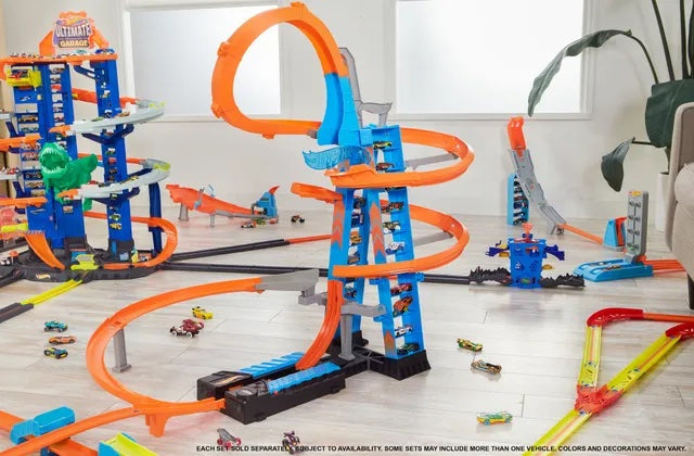 Hot Wheels Sky Crash Tower Track Set, 83 cm High with Motorized Booster, Orange Track & 1 Vehicle – Epic Racing & Crashing Fun for Kids 5+ GJM76