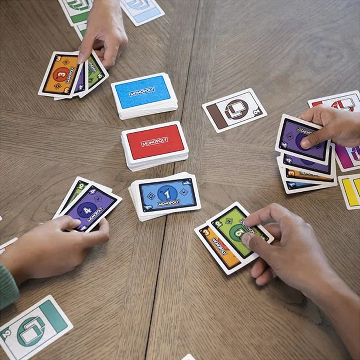 لعبة بطاقات مونوبولي BID من هاسبرو، لعبة استراتيجية عائلية سريعة الوتيرة للأطفال والكبار، لعبة مزاد أعمى للعقارات، للأعمار من 7 سنوات فما فوق