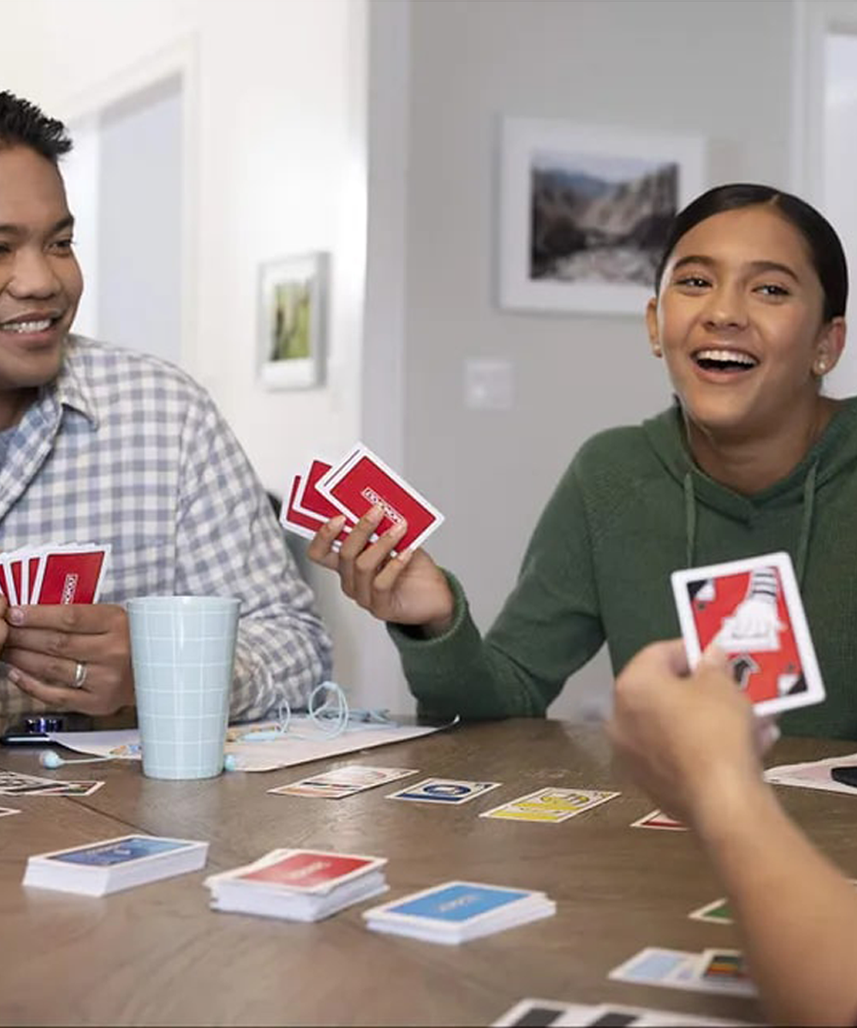 لعبة بطاقات مونوبولي BID من هاسبرو، لعبة استراتيجية عائلية سريعة الوتيرة للأطفال والكبار، لعبة مزاد أعمى للعقارات، للأعمار من 7 سنوات فما فوق