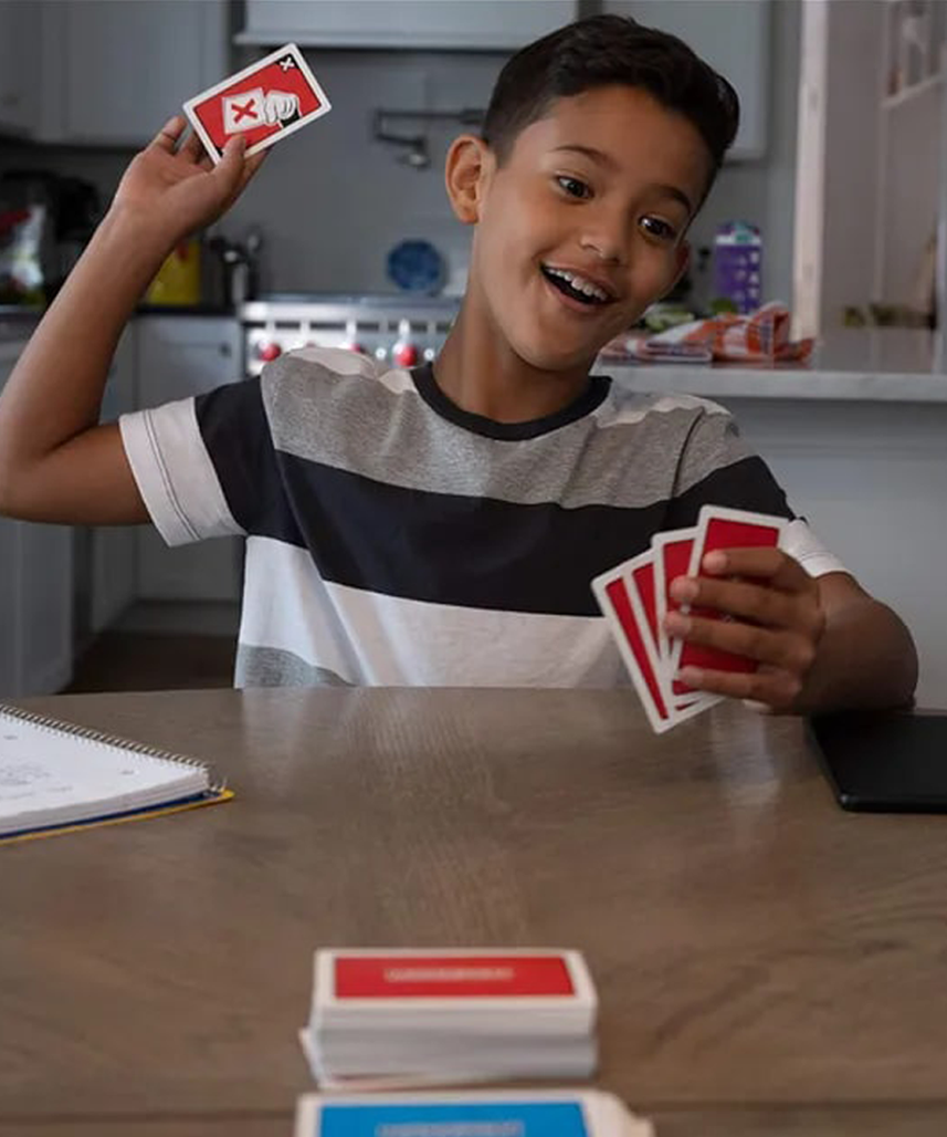 لعبة بطاقات مونوبولي BID من هاسبرو، لعبة استراتيجية عائلية سريعة الوتيرة للأطفال والكبار، لعبة مزاد أعمى للعقارات، للأعمار من 7 سنوات فما فوق