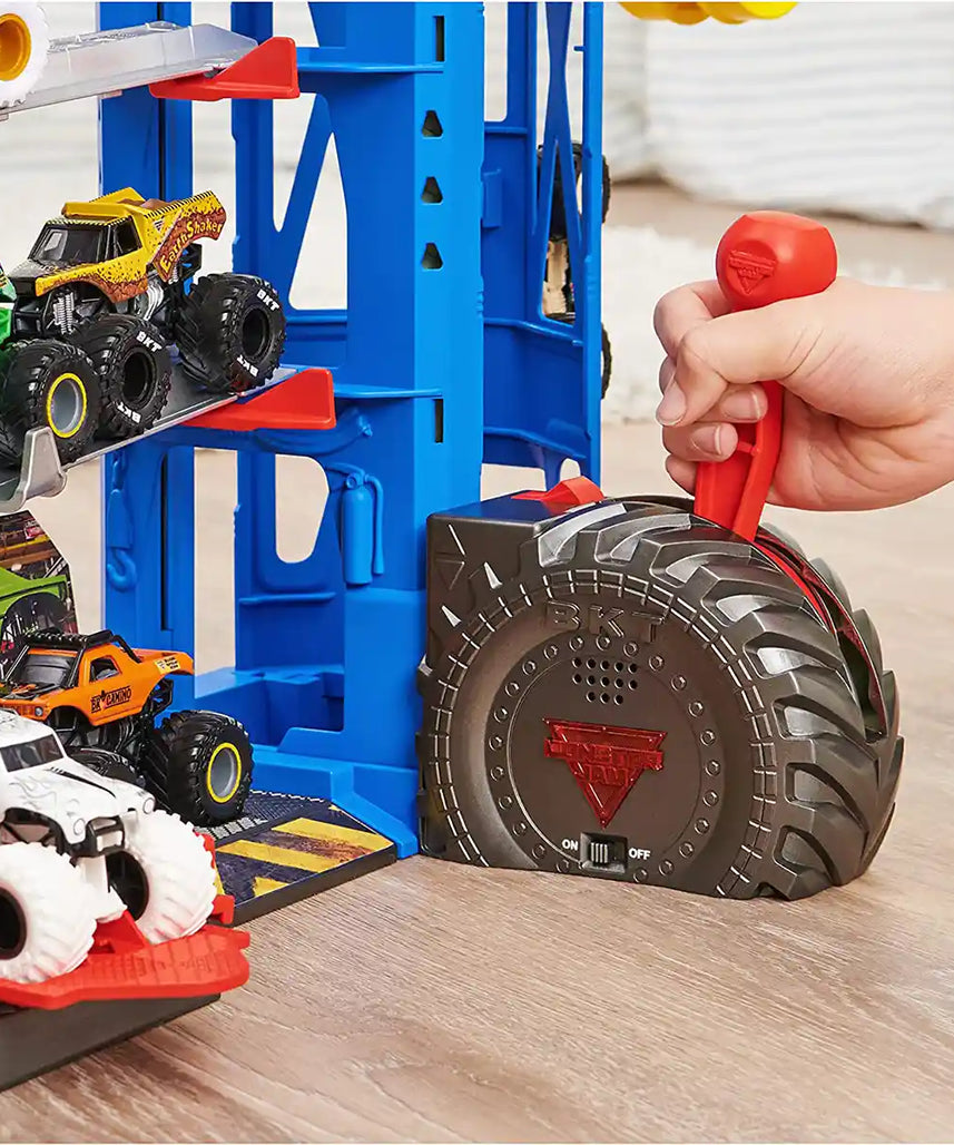 Monster Jam Garage Playset, Storage, Exclusive Grave Digger Monster Truck, Lights and Sounds, Epic Stunt Ramps, Kids Toys for Boys and Girls Ages 3+