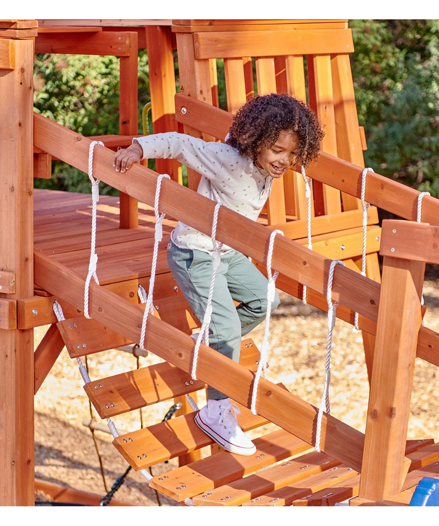 مجموعة ألعاب خارجية من ليتل تايكس مغامرات الدب من الخشب الحقيقي، ملعب خشبي في الفناء الخلفي مع أراجيح، وزحليقة، ونادي، وشبكة شحن، وبرج مراقبة، للأعمار من 3 سنوات فما فوق، مجموعات ألعاب ومعدات ملعب