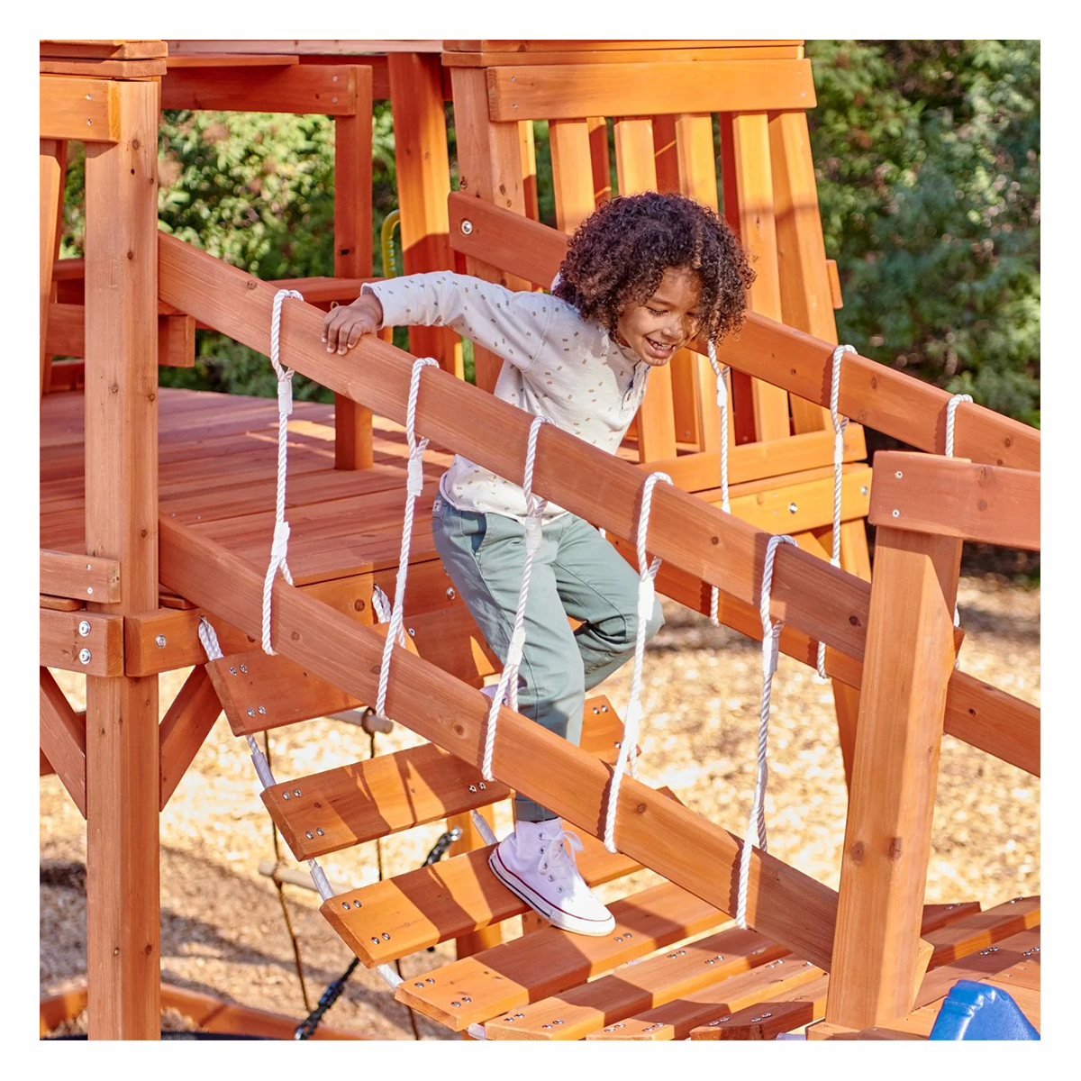 مجموعة ألعاب خارجية من ليتل تايكس مغامرات الدب من الخشب الحقيقي، ملعب خشبي في الفناء الخلفي مع أراجيح، وزحليقة، ونادي، وشبكة شحن، وبرج مراقبة، للأعمار من 3 سنوات فما فوق، مجموعات ألعاب ومعدات ملعب