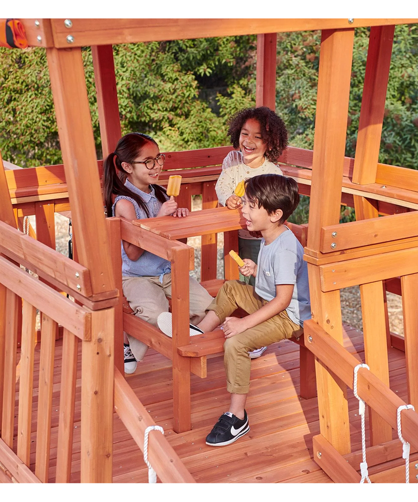 مجموعة ألعاب خارجية من ليتل تايكس مغامرات الدب من الخشب الحقيقي، ملعب خشبي في الفناء الخلفي مع أراجيح، وزحليقة، ونادي، وشبكة شحن، وبرج مراقبة، للأعمار من 3 سنوات فما فوق، مجموعات ألعاب ومعدات ملعب