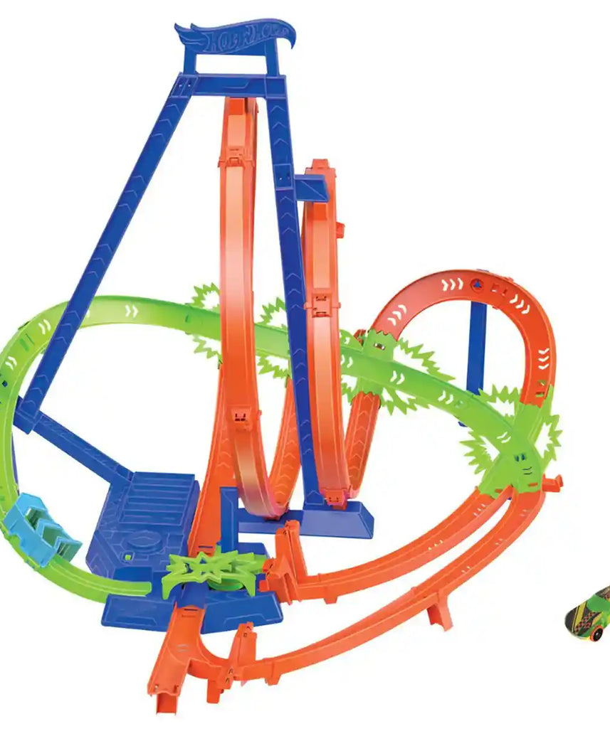 Hot Wheels Epic Crash Dash Track Set, Toy Car Track with 5 Crash Zones, Motorized Booster, Includes 1 Hot Wheels 1:64 Scale Car, Folds for Easy Storage, Kids Toys