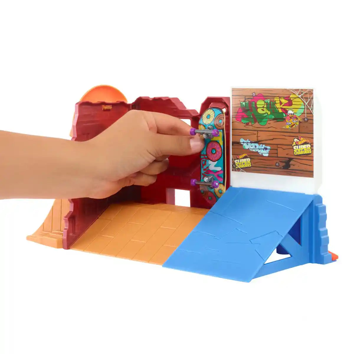 مجموعة ألعاب لوح التزلج هوت ويلز سكيت بارك، بالتعاون مع توني هوك، تتضمن لوح تزلج واحد وحذاء تزلج قابل للإزالة، ومنحدرات، وقضبان، وحيل، وألعاب للأطفال