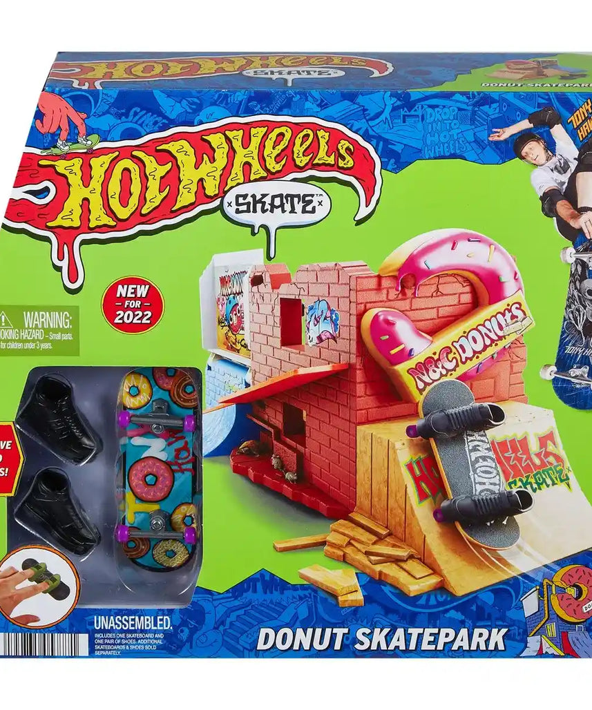 مجموعة سكيت دونات سكيت بارك من هوت ويلز مع لوح تزلج وحذاء حصري، للأطفال من سن 5 سنوات فما فوق