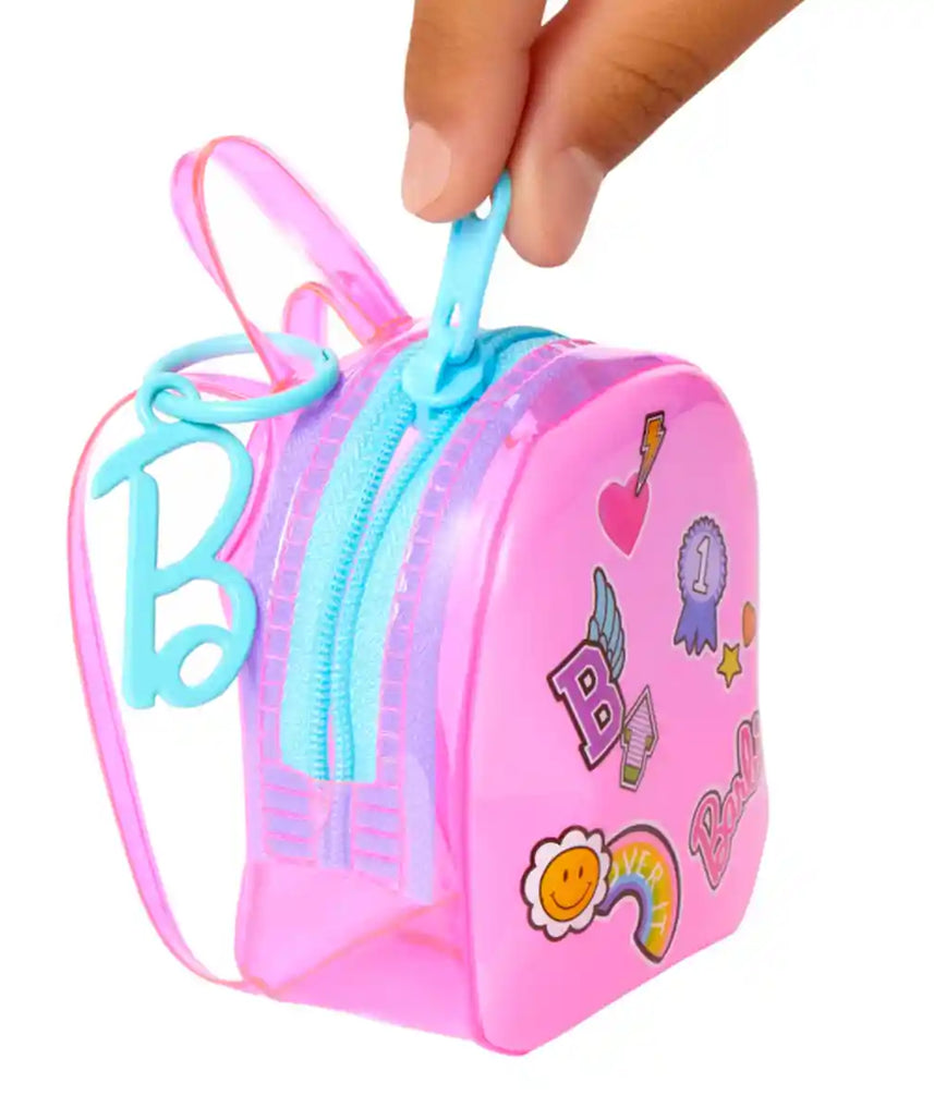 Barbie School-Themed Clothes Set, Dress, 5 Accessories & Zippered Doll-Sized Backpack with Clip-On Ring – Fashion Playset for Kids Ages 3+