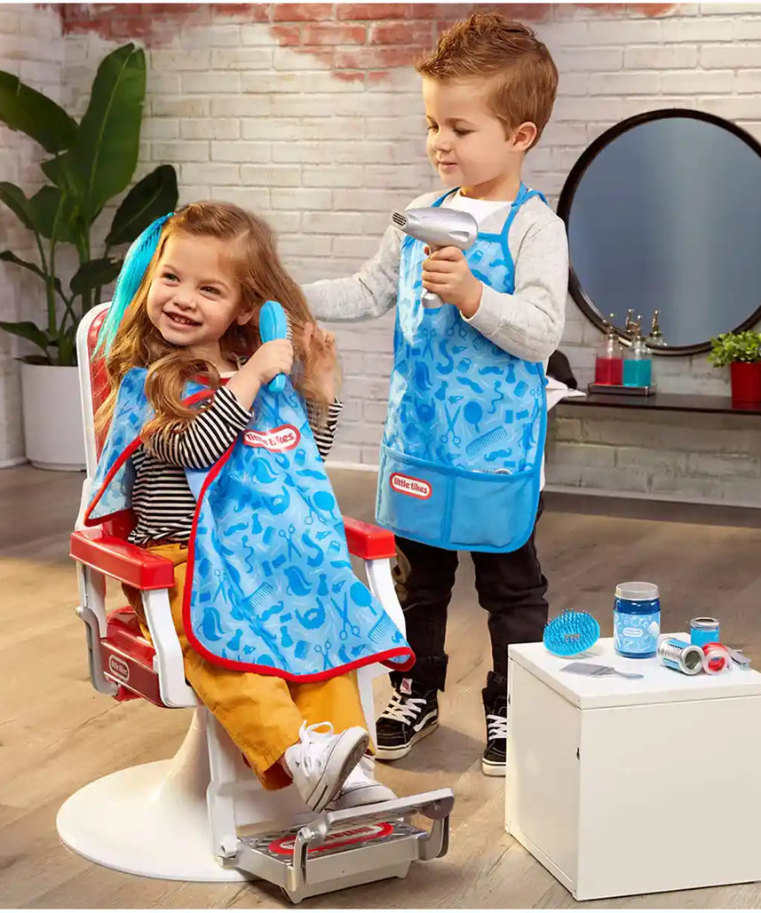 ليتل تايكس ستايل ستيشن - كرسي صالون حلاقة وتظاهري مع 20 ملحقًا، ومجفف شعر يعمل، وماكينة قص شعر نابضة بالحياة - للأطفال من سن 3 إلى 5 سنوات