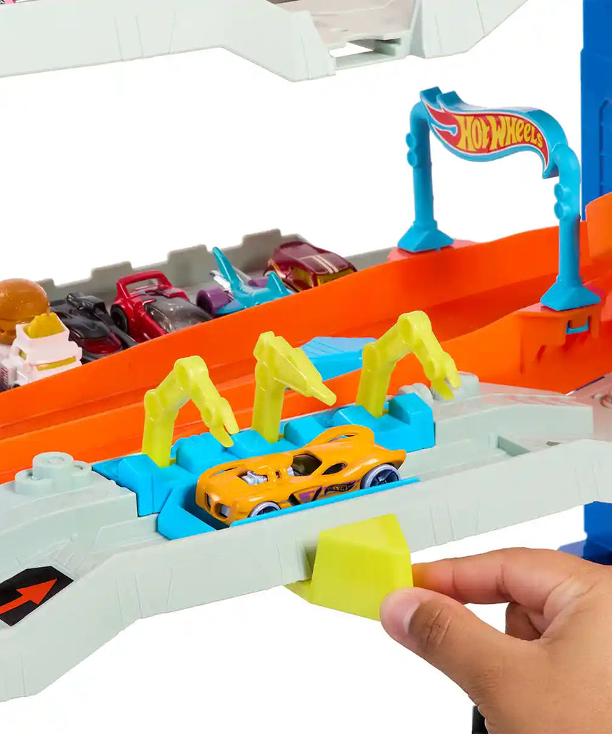 Hot Wheels City Mega Garage Playset, Four-Level Track Set with Corkscrew Elevator, Storage for 60+ Vehicles, Connection Points and 1 Hot Wheels Car, Kids Toys for Ages 4 and Up