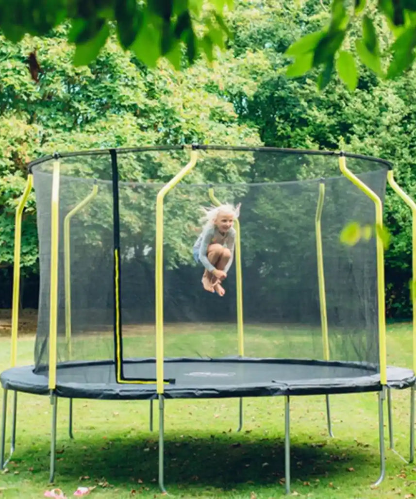 ترامبولين بلام سبرينغ سيف جامبر بطول 12 قدمًا مع سياج وشبكة أمان، ترامبولين خارجي مع حماية من الفوم، إطار من الفولاذ المجلفن، مقاوم للأشعة فوق البنفسجية والطقس، للأطفال من سن 6 سنوات فما فوق