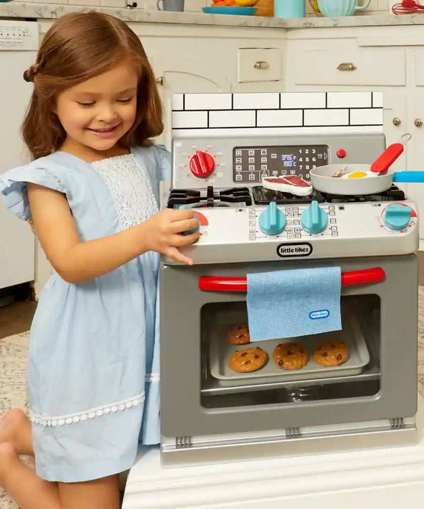 Little Tikes First Oven Interactive Play Kitchen, Realistic Lights & Sounds with 11 Accessories, Pretend Cooking Toy for Kids Ages 2+, Kitchen Playsets