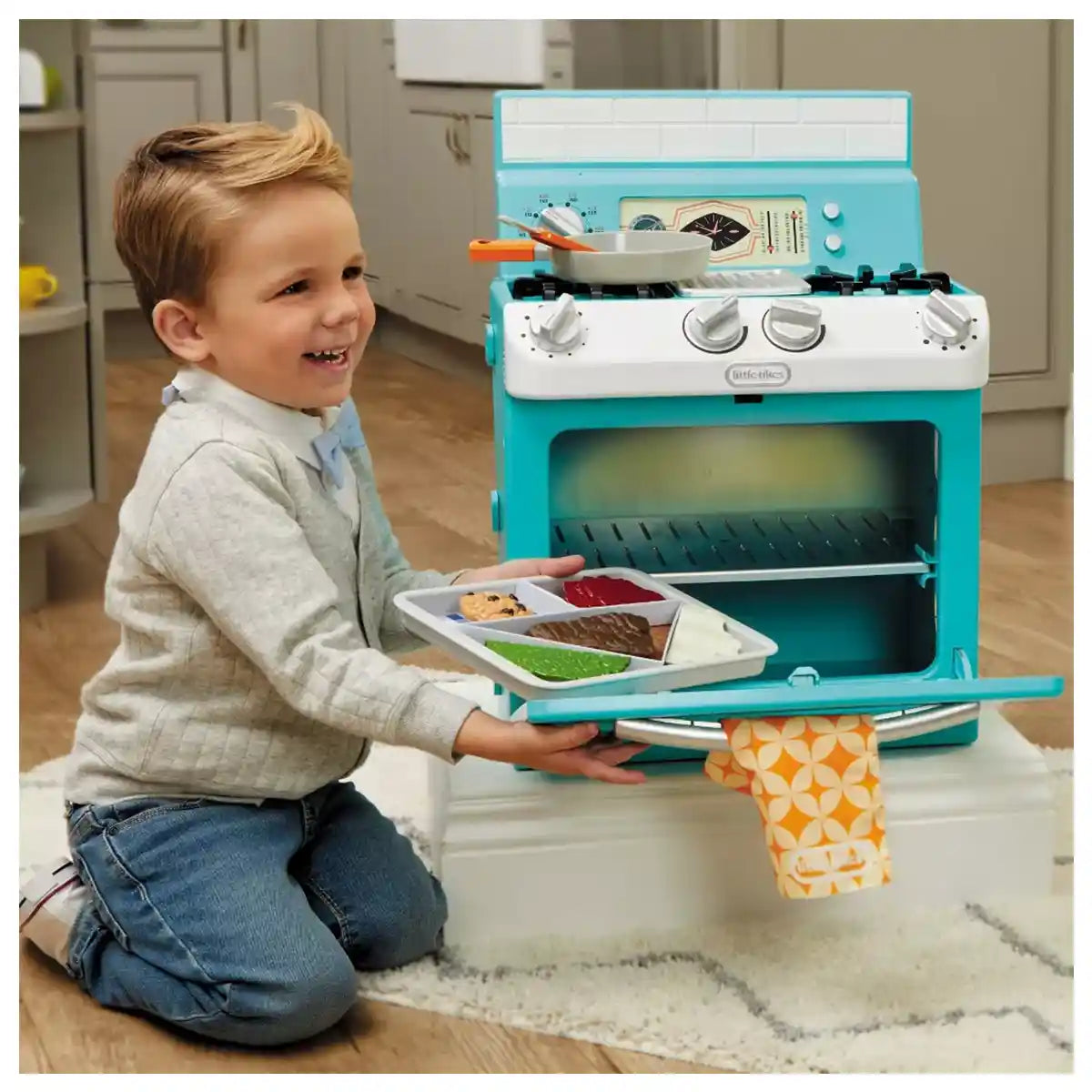 Little Tikes My First Kitchen Appliance Retro Toy Oven with Realistic Lights, Sounds & Knobs, Pretend Play Cooking Toy for Kids Ages 2+, Kitchen Playsets