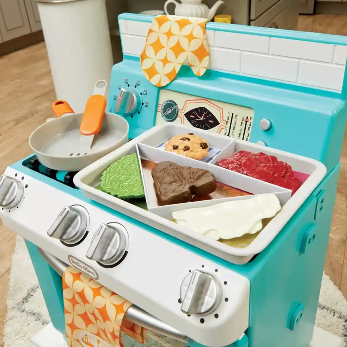 Little Tikes My First Kitchen Appliance Retro Toy Oven with Realistic Lights, Sounds & Knobs, Pretend Play Cooking Toy for Kids Ages 2+, Kitchen Playsets