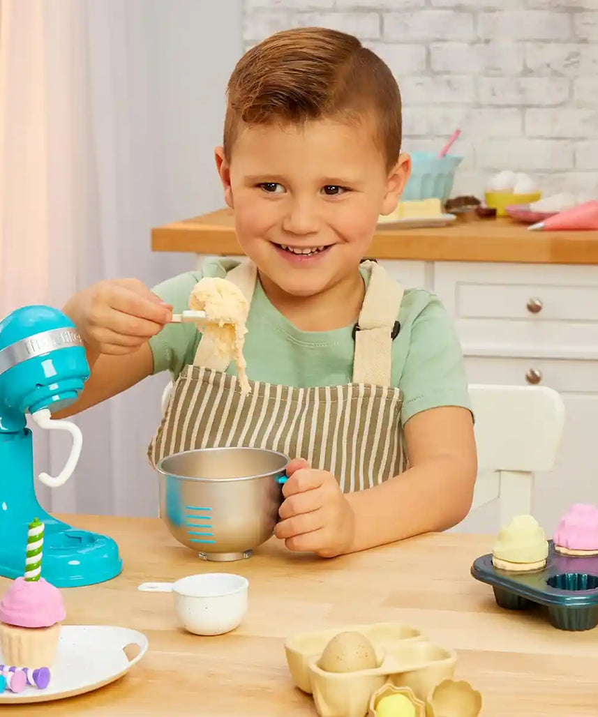 Little Tikes Kitchen Play Set, Pink, Cupcake Station with Mixer, 18 Accessories, Reusable Make-It Mix Sand, Realistic Utensils, Pretend Baking Toy for Kids Age 3+