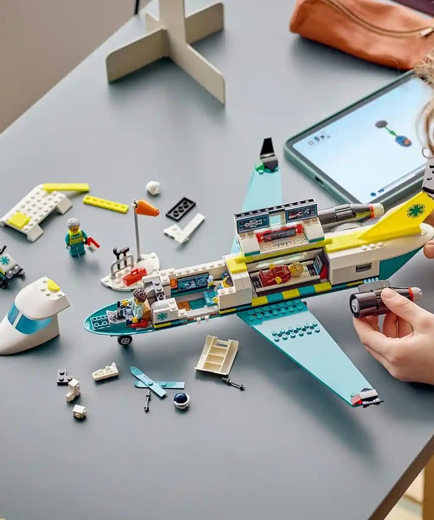 ليجو سيتي 60465 طائرة إسعاف جوية للطوارئ V29 - ليجو، مجموعة بناء متوافقة مع ليجو، بناء إبداعي ولعب أدوار، 3 سنوات فأكثر