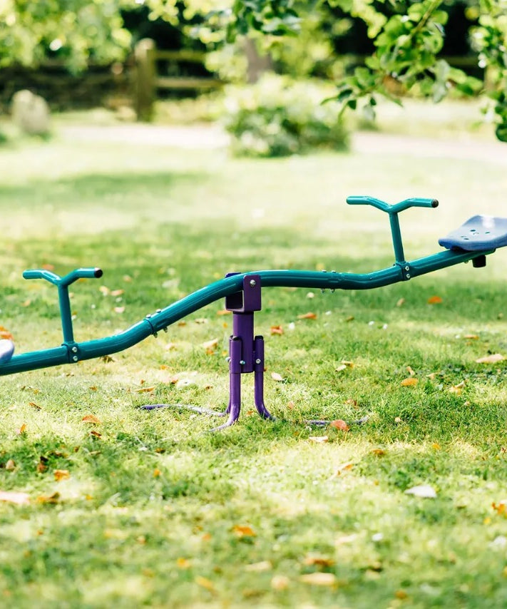 منشار معدني دوار من Plum، يدور 360 درجة، سهل التجميع، تصميم إطار معدني قوي مع أقصى وزن 50 كجم، لعبة خارجية مناسبة للأطفال من الأولاد والبنات من سن 3 سنوات فما فوق