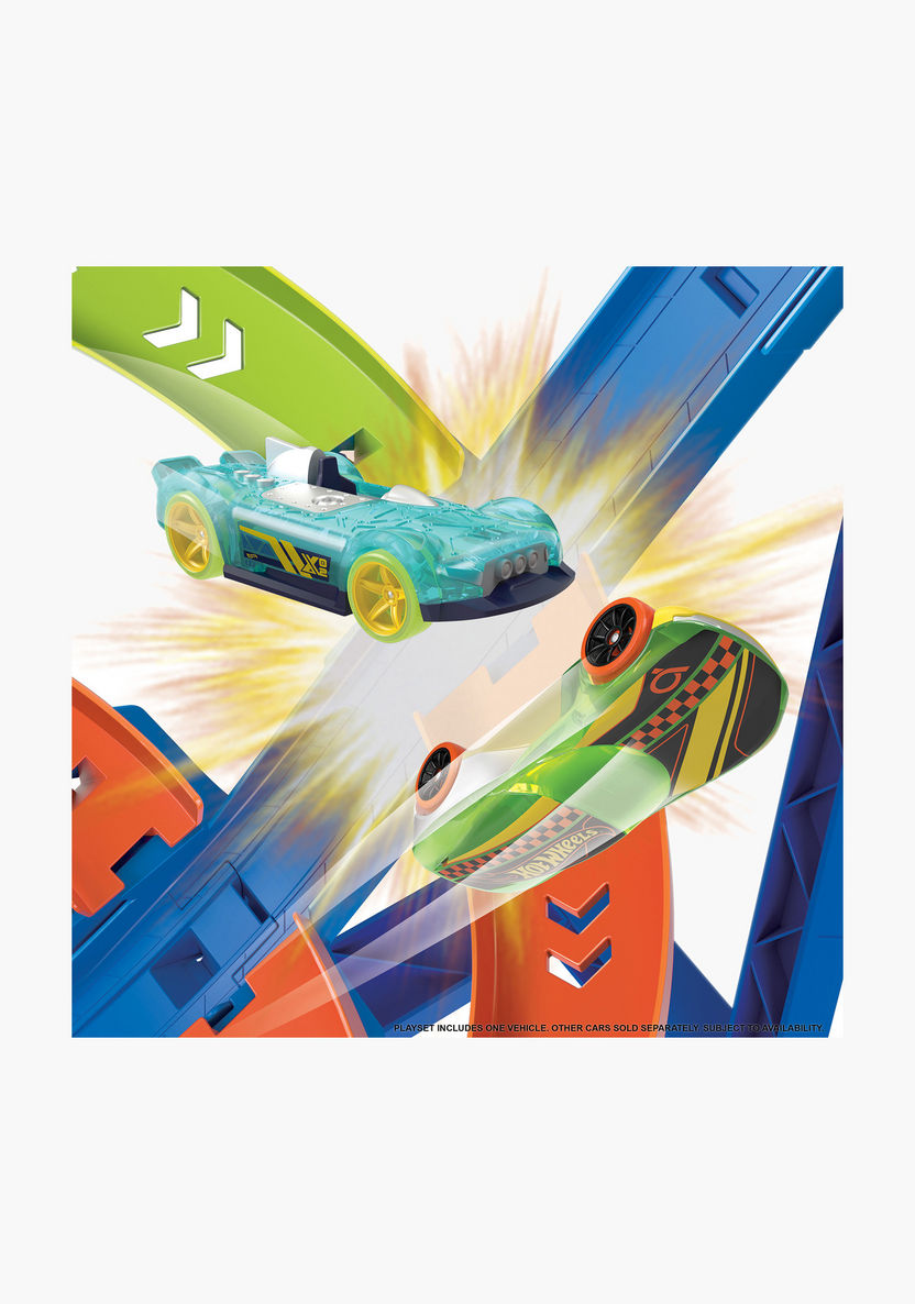 مجموعة ألعاب هوت ويلز أكشن سايكلون كراش، مسار حلزوني مع مناطق تأثير متعددة، مسرع آلي، تتضمن سيارة هوت ويلز واحدة من السبائك المعدنية، ألعاب للأطفال من سن 4 سنوات فما فوق