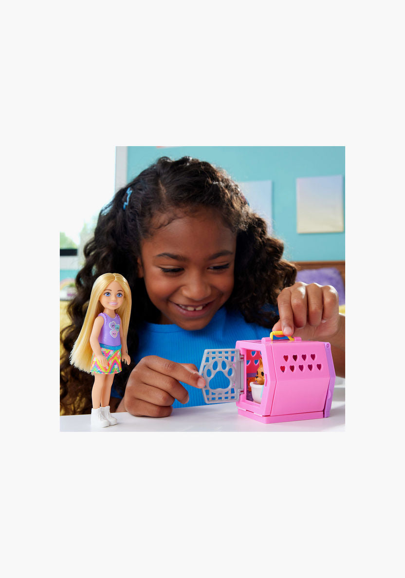 Barbie Club Chelsea Fashion Doll Playset with Puppy, Transforming Carrier, Grooming Accessories & Removable Skirt, Role-Play Toy for Kids 3+