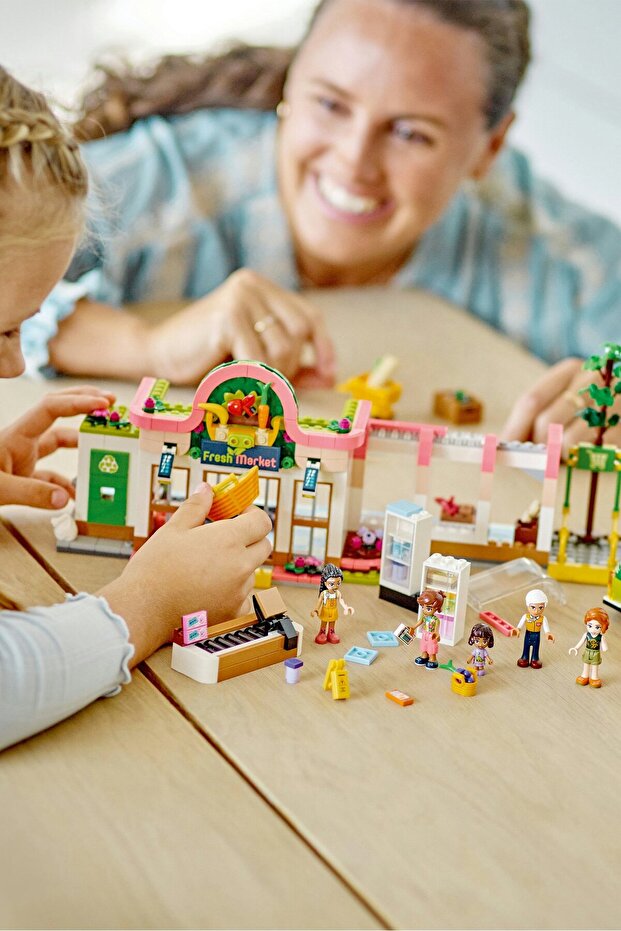 مجموعة بناء متجر البقالة العضوية 41729 من ليجو فريندز مع دمى صغيرة وشاحنة توصيل وملحقات للأطفال من سن 8 سنوات فما فوق
