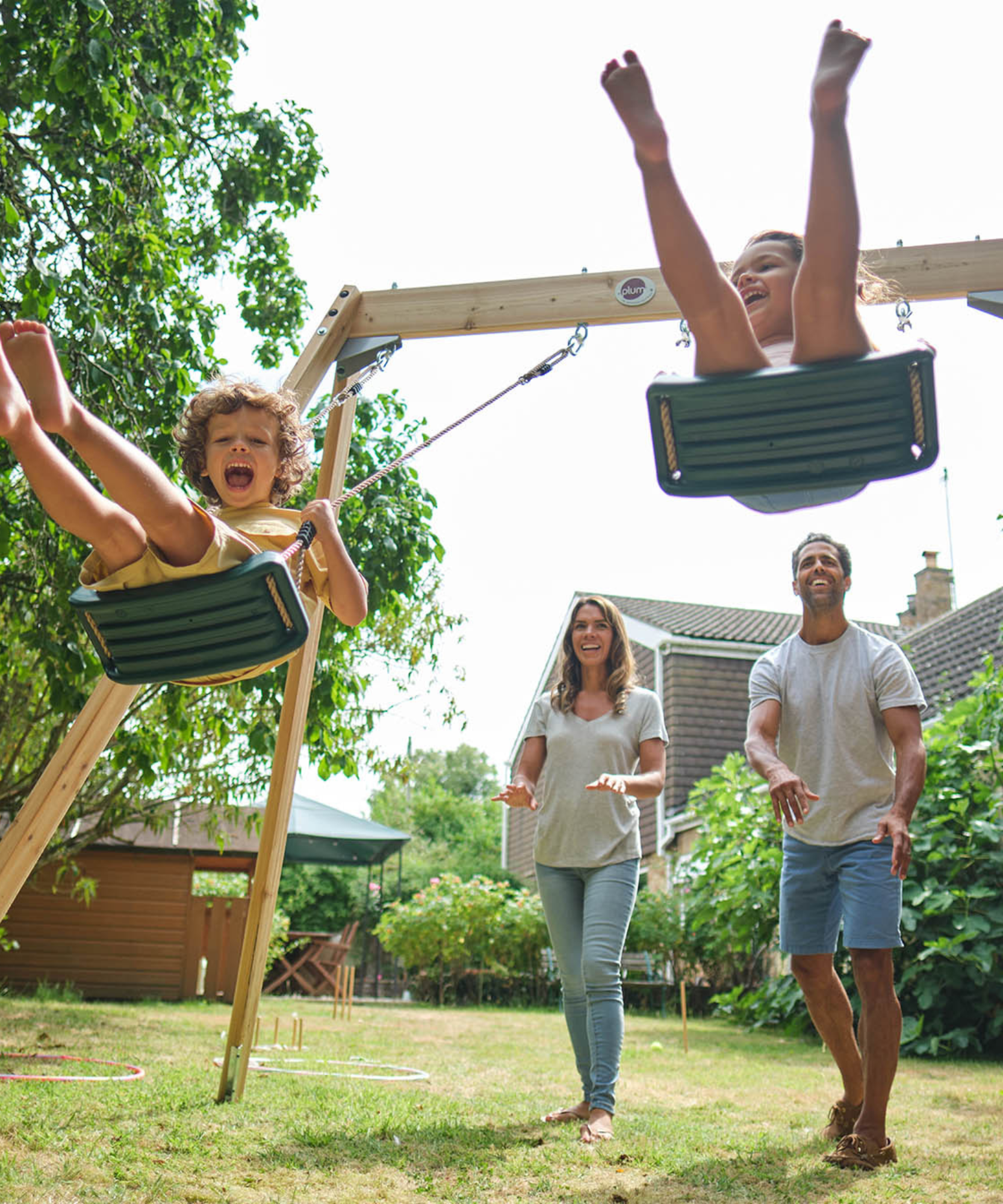 إطار تسلق خشبي من خشب البرقوق مع أرجوحة ومنزلق بطول 6 أقدام، لعبة خارجية قابلة للتحرك للخلف مع سعة وزن 50 كجم لكل مقعد، مناسب للأطفال من الأولاد والبنات من سن 3 سنوات فما فوق