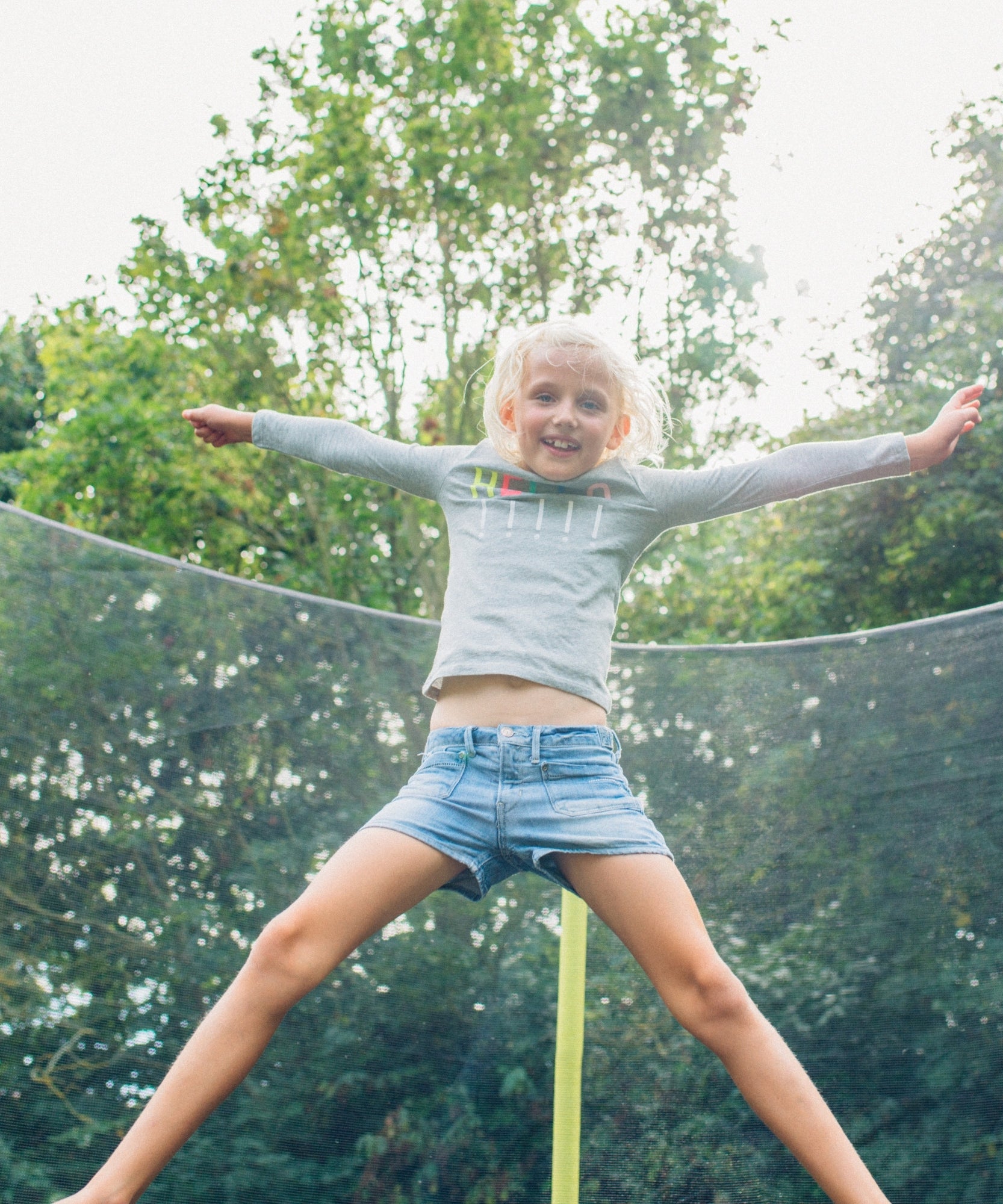 ترامبولين بلام 8 أقدام سبرينغسيف جامبر مع سياج وشبكة أمان ووسادة إسفنجية للحماية، لعبة ترفيهية خارجية مستقرة مع حماية من الأشعة فوق البنفسجية والصدأ والطقس، مناسبة للأطفال من سن 6 سنوات فما فوق