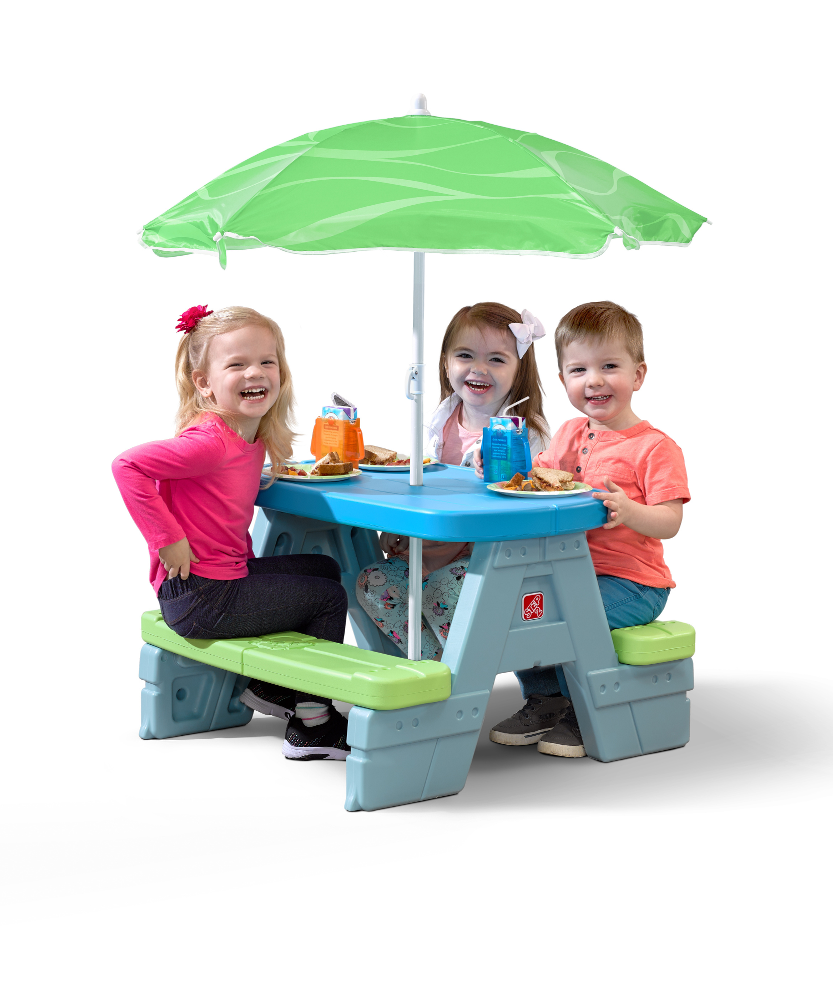 طاولة نزهة Step2 Sun &amp; Shade مع مظلة، متوافقة مع الاستخدام الداخلي والخارجي، طاولة أطفال متعددة الوظائف بسعة وزن 73 كجم، مناسبة للأطفال من الأولاد والبنات من سن 1.5 سنة فما فوق