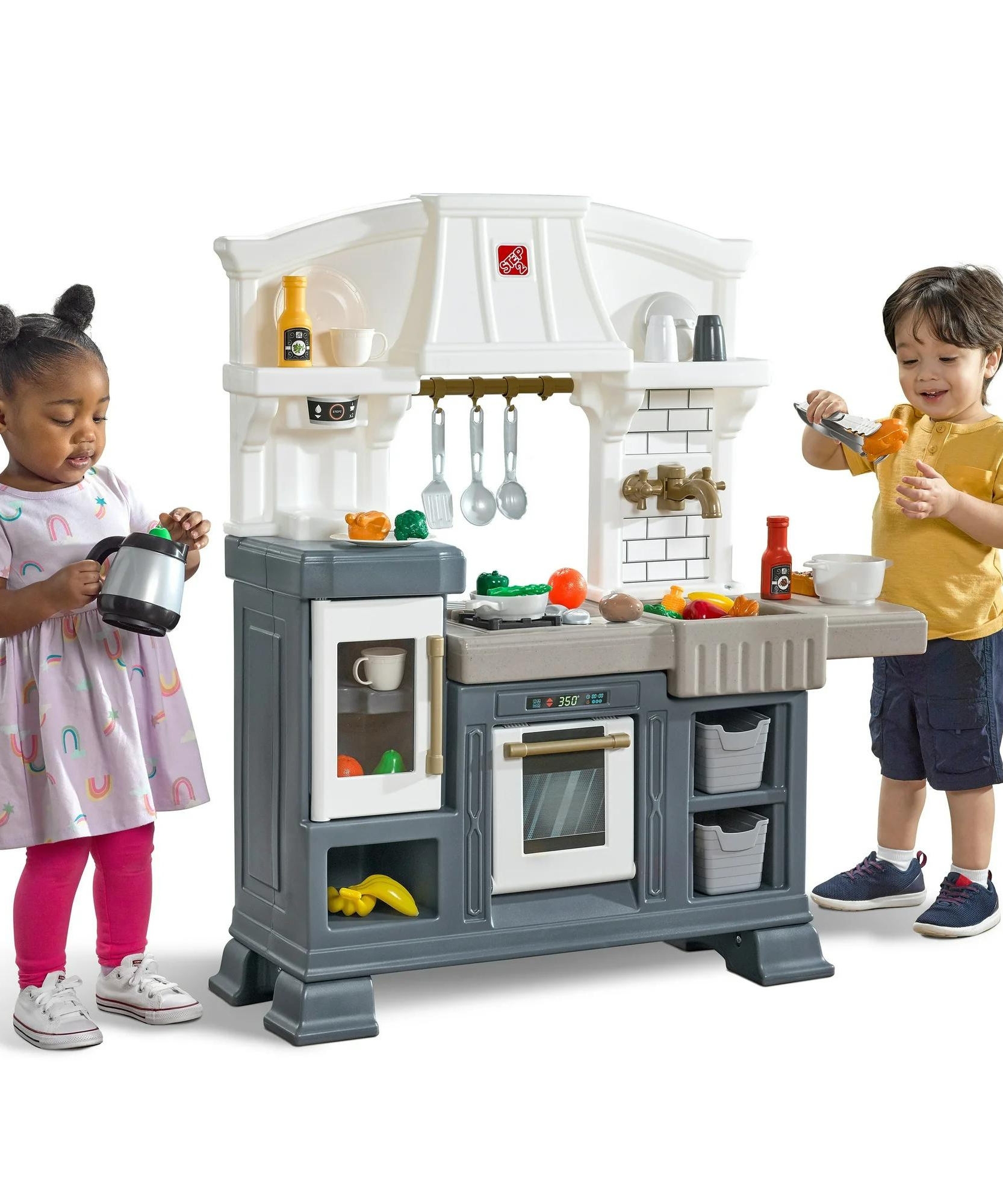 Step2 Gilded Gourmet Kitchen, Kitchen Playset with 25 Piece Accessories Including Pots and Pans, Folk and Spoon, Indoor and Outdoor Roleplay ToySuitable for Children both Boys and Girls Aged 2+