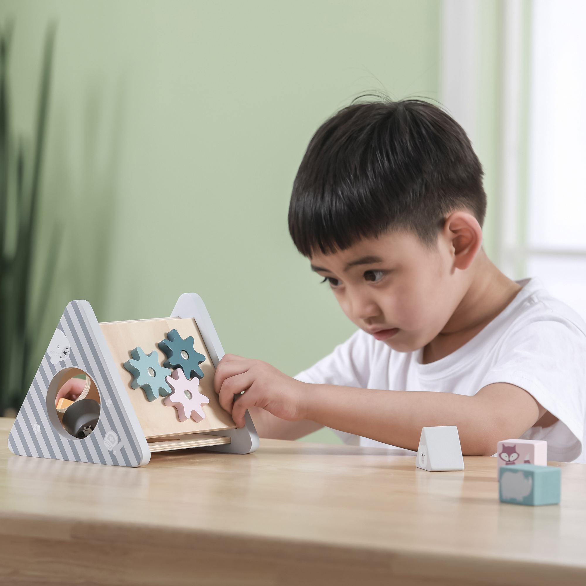 PolarB Wooden Shape Sorter Activity Box for Toddlers, 5-Sided Triangular Box with 7 Geometric Shapes and Turning Gears, Educational Toy for Shape Recognition and Fine Motor Skills