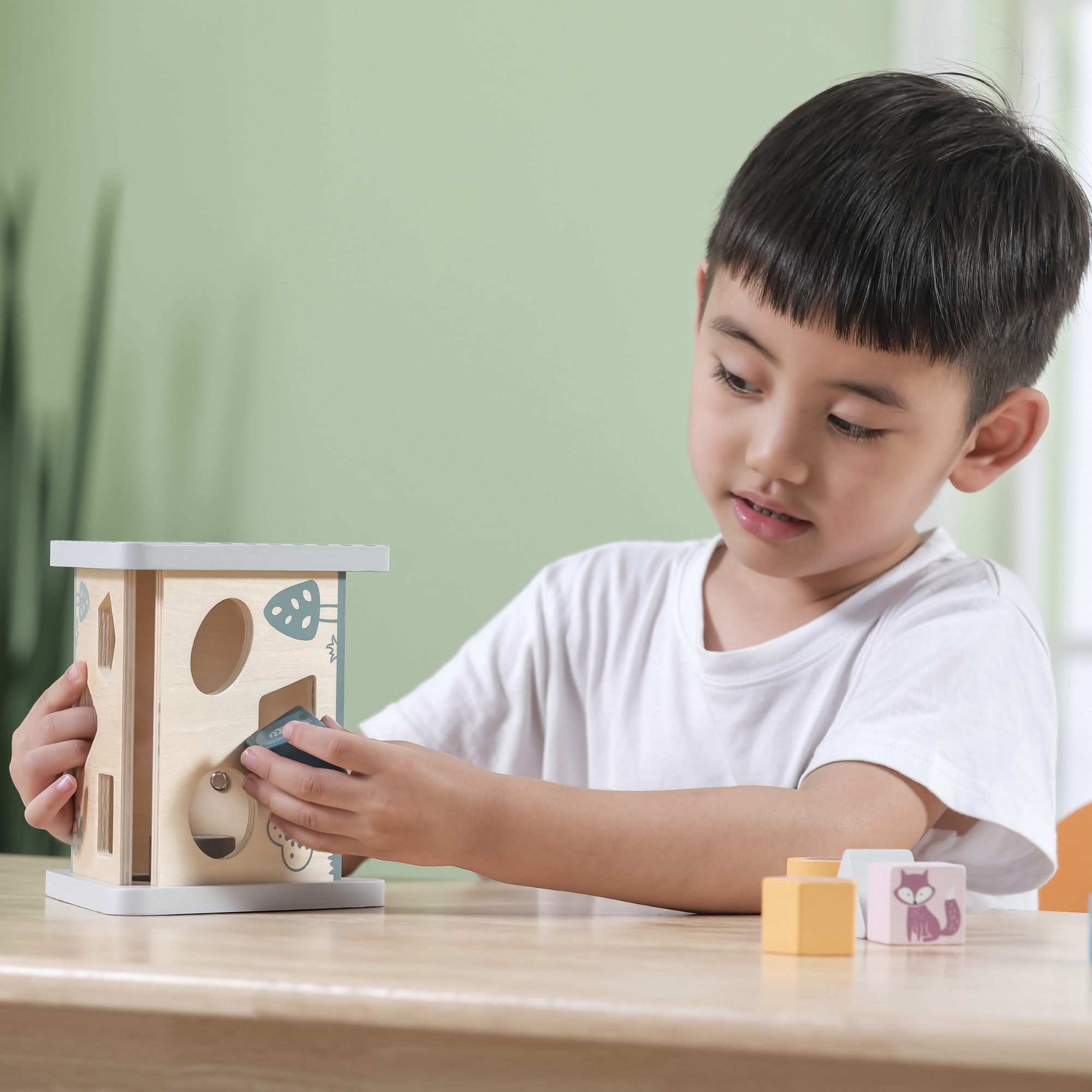 PolarB Wooden Shape Sorter Activity Box for Toddlers, 5-Sided Triangular Box with 7 Geometric Shapes and Turning Gears, Educational Toy for Shape Recognition and Fine Motor Skills