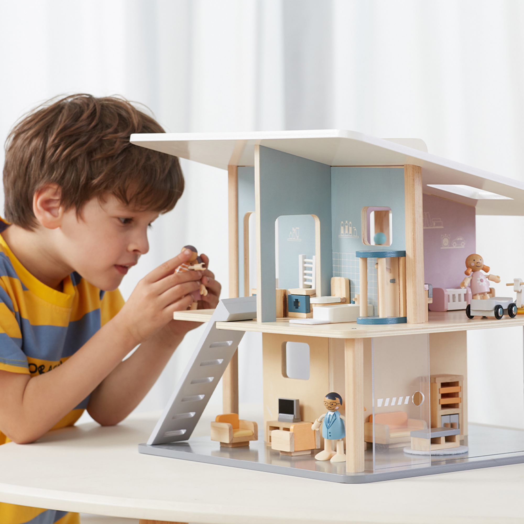 مجموعة دمى PolarB العائلية من 4 قطع بأذرع وأرجل قابلة للتعديل للعب الأدوار في بيت الدمية، للأعمار من 3 سنوات فما فوق