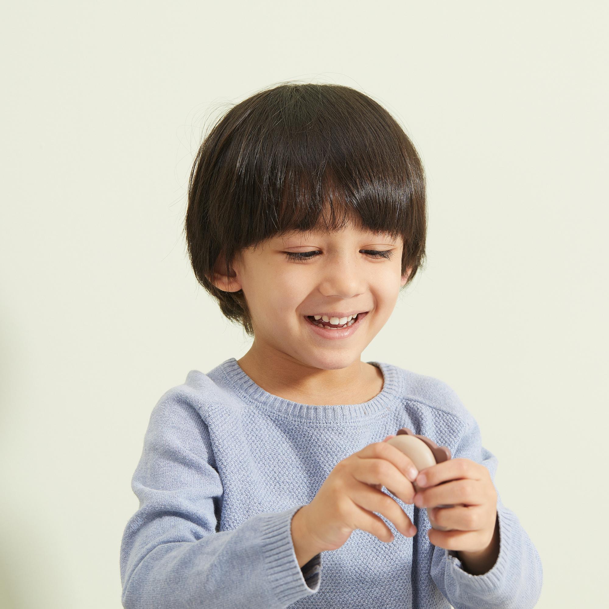 مجموعة ألعاب الماكرون الخشبية من PolarB، مكونة من 6 قطع من ألعاب الطعام التظاهرية للأطفال، آمنة وملونة وخيالية للعب الأدوار للأطفال الصغار ومرحلة ما قبل المدرسة من عمر سنتين فما فوق