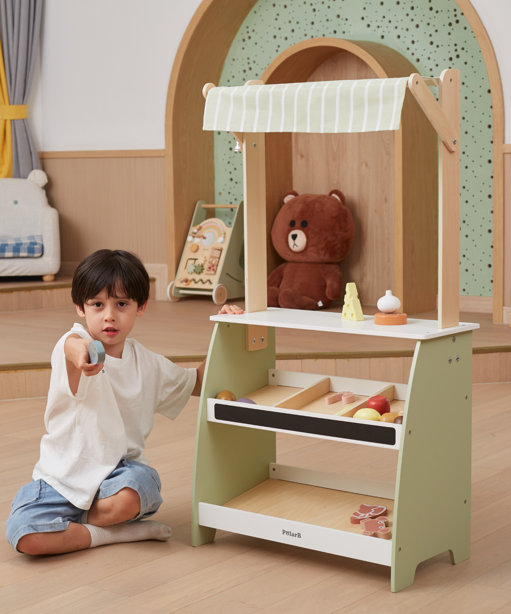 PolarB Wooden Market Stall for Kids, Includes 18 Play Food Accessories and Cash Register, Pretend Grocery Store with Bell, Blackboard and Display Shelves, Educational Toy for Ages 3 to 8