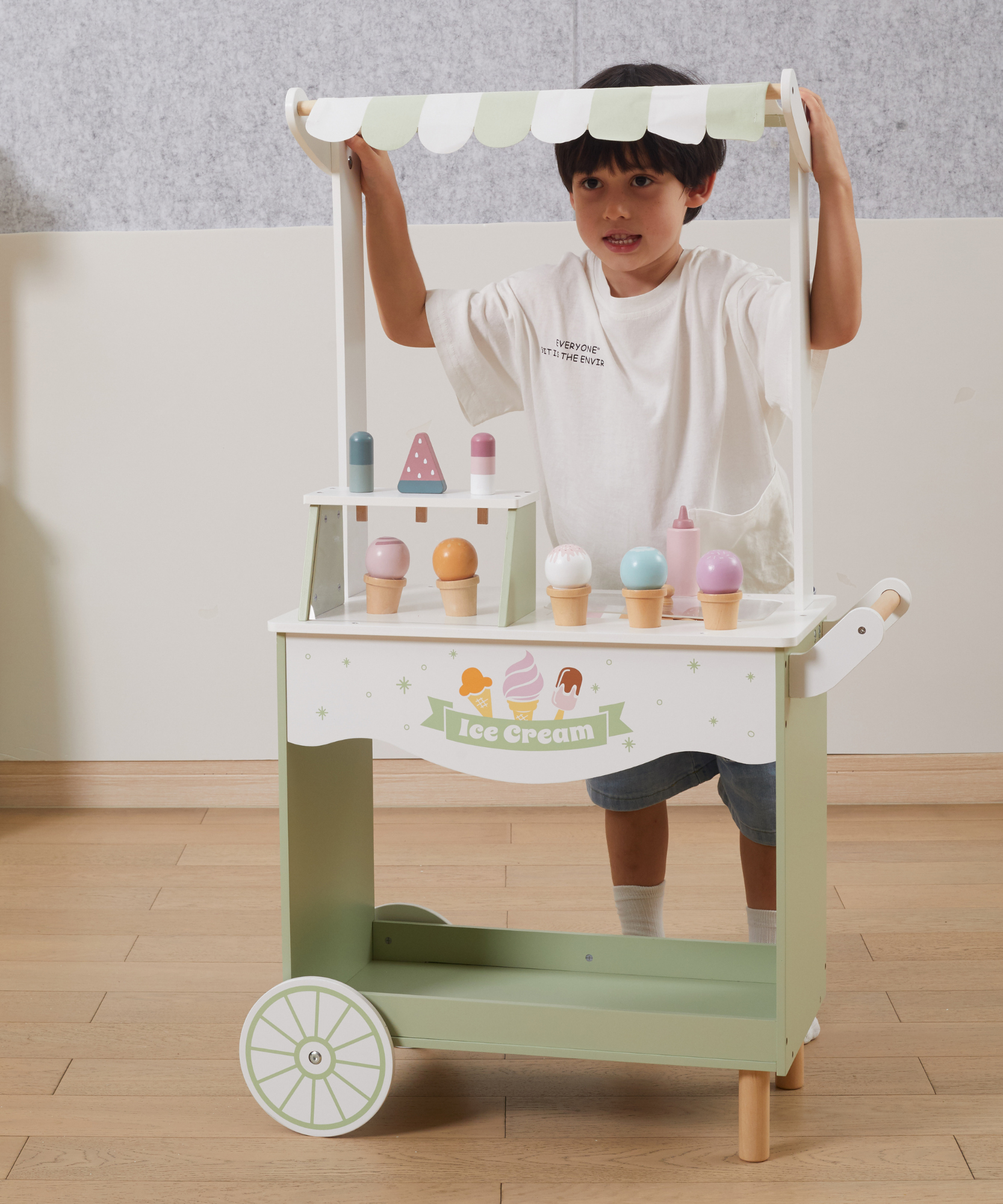 عربة الآيس كريم الخشبية PolarB، عربة لعب تظاهرية كبيرة مع مغرفة مغناطيسية وأقماع ومصاصات وسبورة، لعبة لعب الأدوار للأطفال من سن 3 سنوات فما فوق