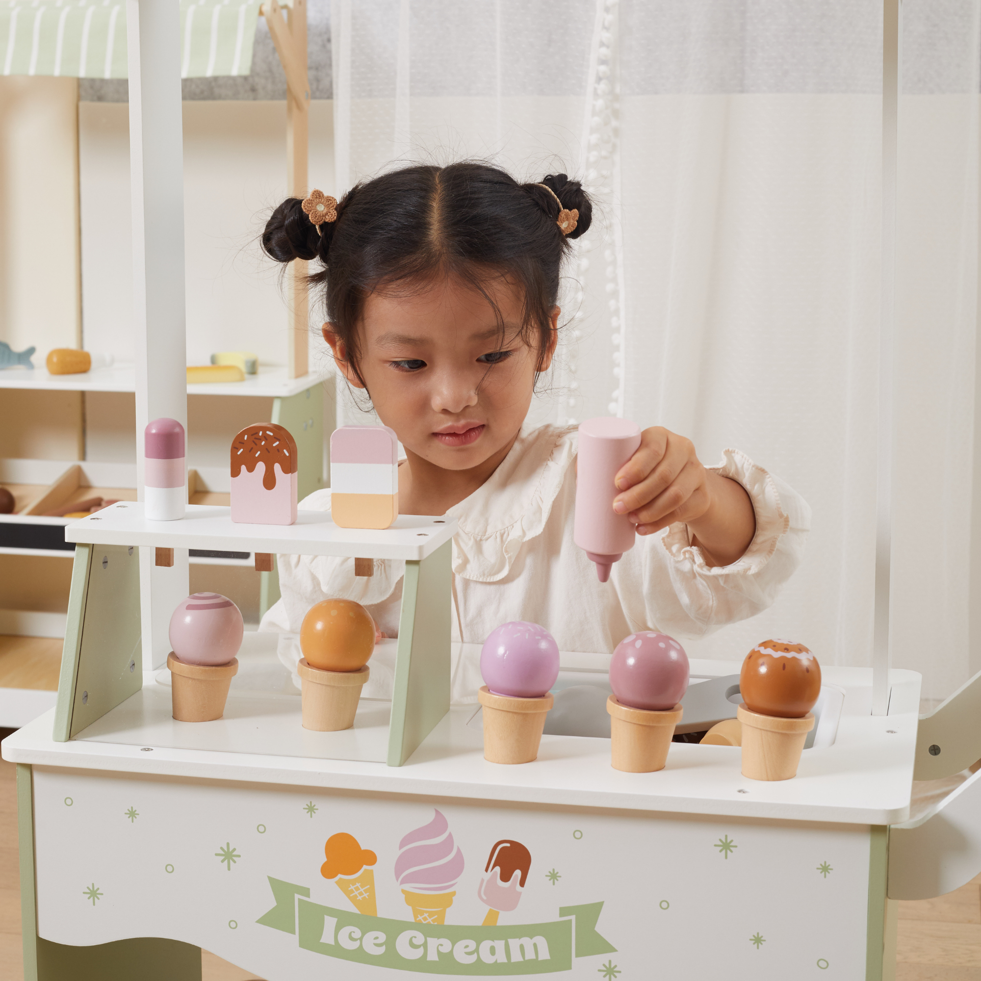 عربة الآيس كريم الخشبية PolarB، عربة لعب تظاهرية كبيرة مع مغرفة مغناطيسية وأقماع ومصاصات وسبورة، لعبة لعب الأدوار للأطفال من سن 3 سنوات فما فوق