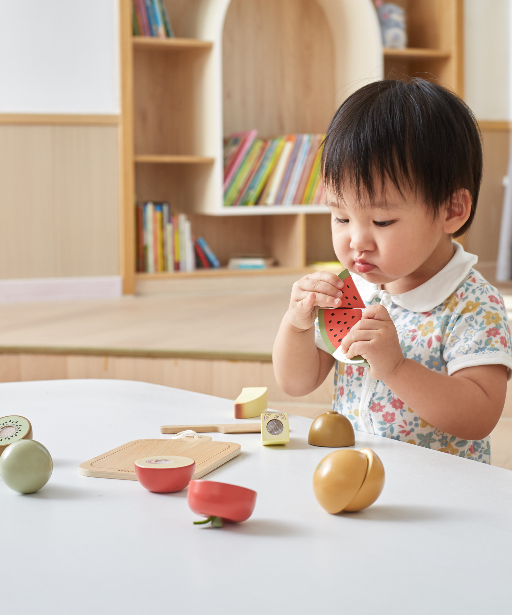 PolarB Wooden Cutting Fruits Play Set for Toddlers, Includes Knife, Cutting Board and 6 Colorful Fruits, Pretend Play Kitchen Toy for Motor Skill Development, Ages 18 Months and Up