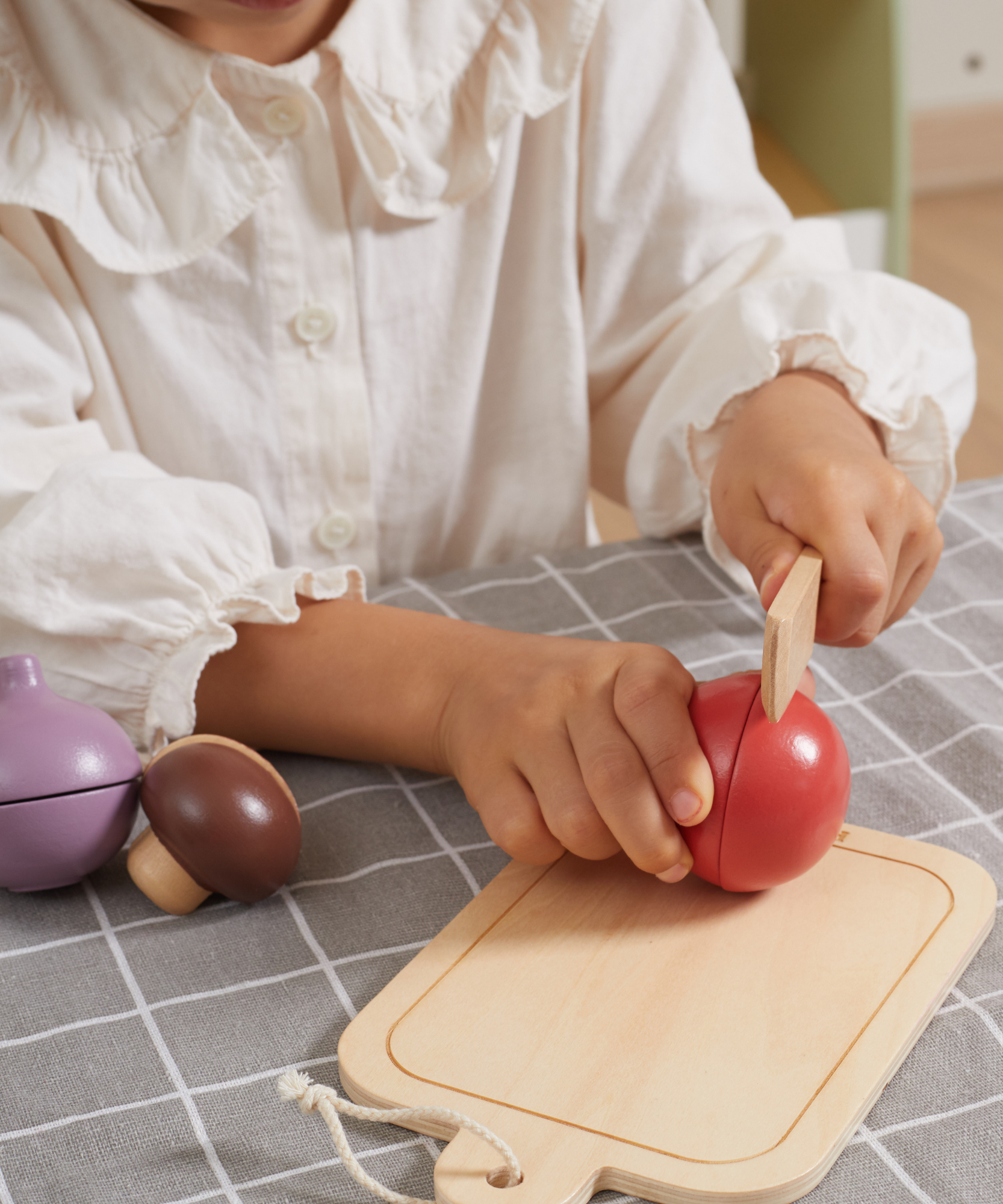 PolarB Wooden Vegetable Chopping Board Set, Pretend Play Cutting Toy with Knife and Board, Montessori Kitchen Learning Toy for Toddlers Ages 18 Months+