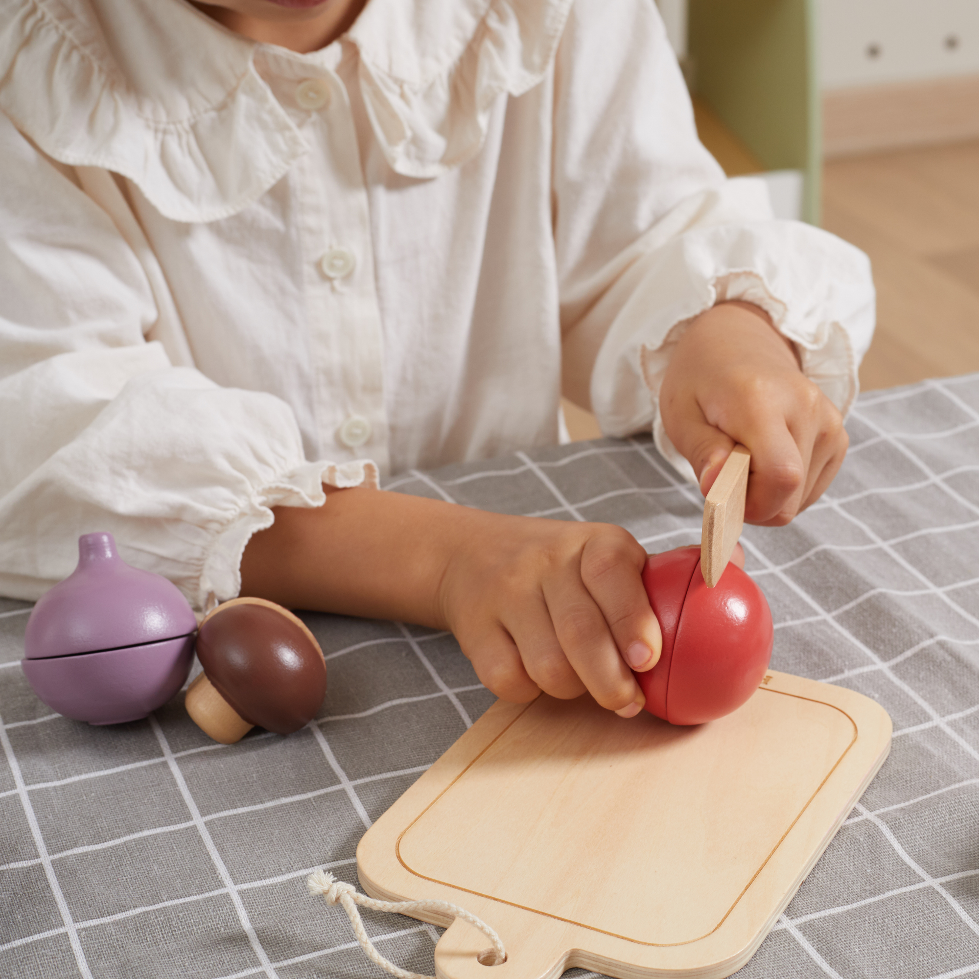 PolarB Wooden Vegetable Chopping Board Set, Pretend Play Cutting Toy with Knife and Board, Montessori Kitchen Learning Toy for Toddlers Ages 18 Months+