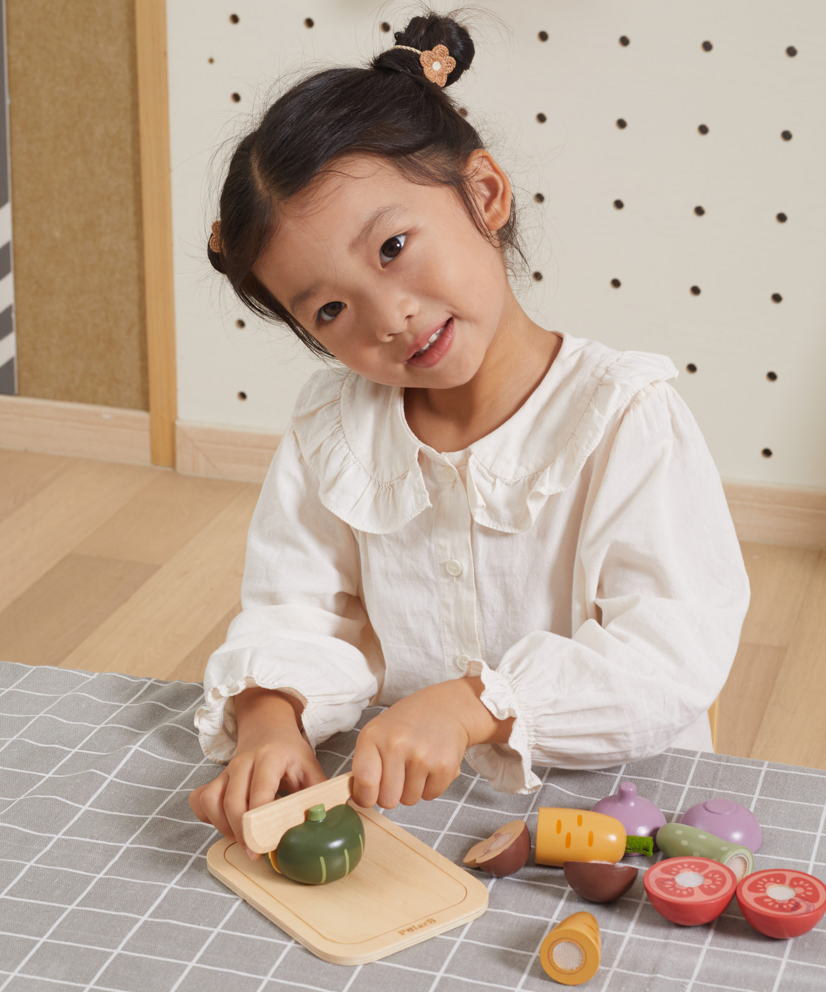 PolarB Wooden Vegetable Chopping Board Set, Pretend Play Cutting Toy with Knife and Board, Montessori Kitchen Learning Toy for Toddlers Ages 18 Months+