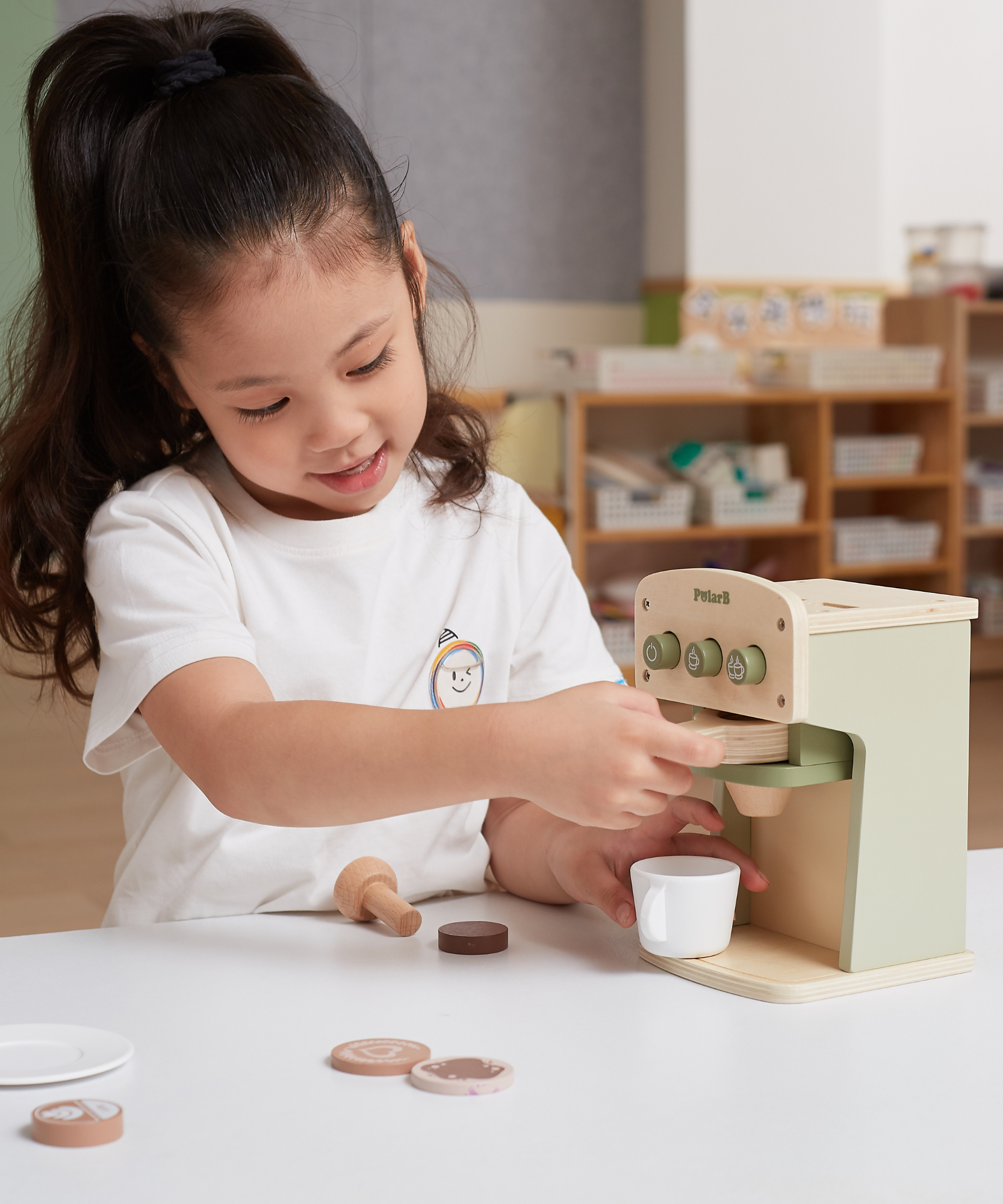 PolarB Wooden Coffee Machine Toy for Kids, Pretend Play Cafe Set with Cup, Saucer, Coffee Pods and Accessories, Role Play Barista Toy for Ages 3 and Up