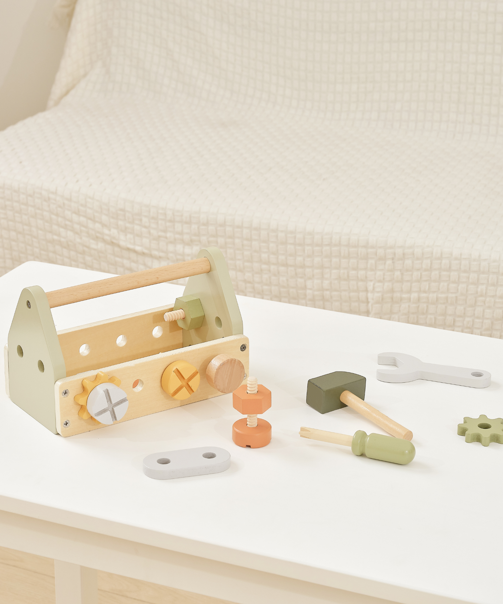 مجموعة صندوق أدوات خشبي من PolarB، مجموعة لعب الأدوار DIY مع مطرقة ومفتاح ربط ومفك براغي ومسامير وصواميل وتروس، لعبة تعليمية للأطفال الصغار، من سن 3 سنوات فما فوق