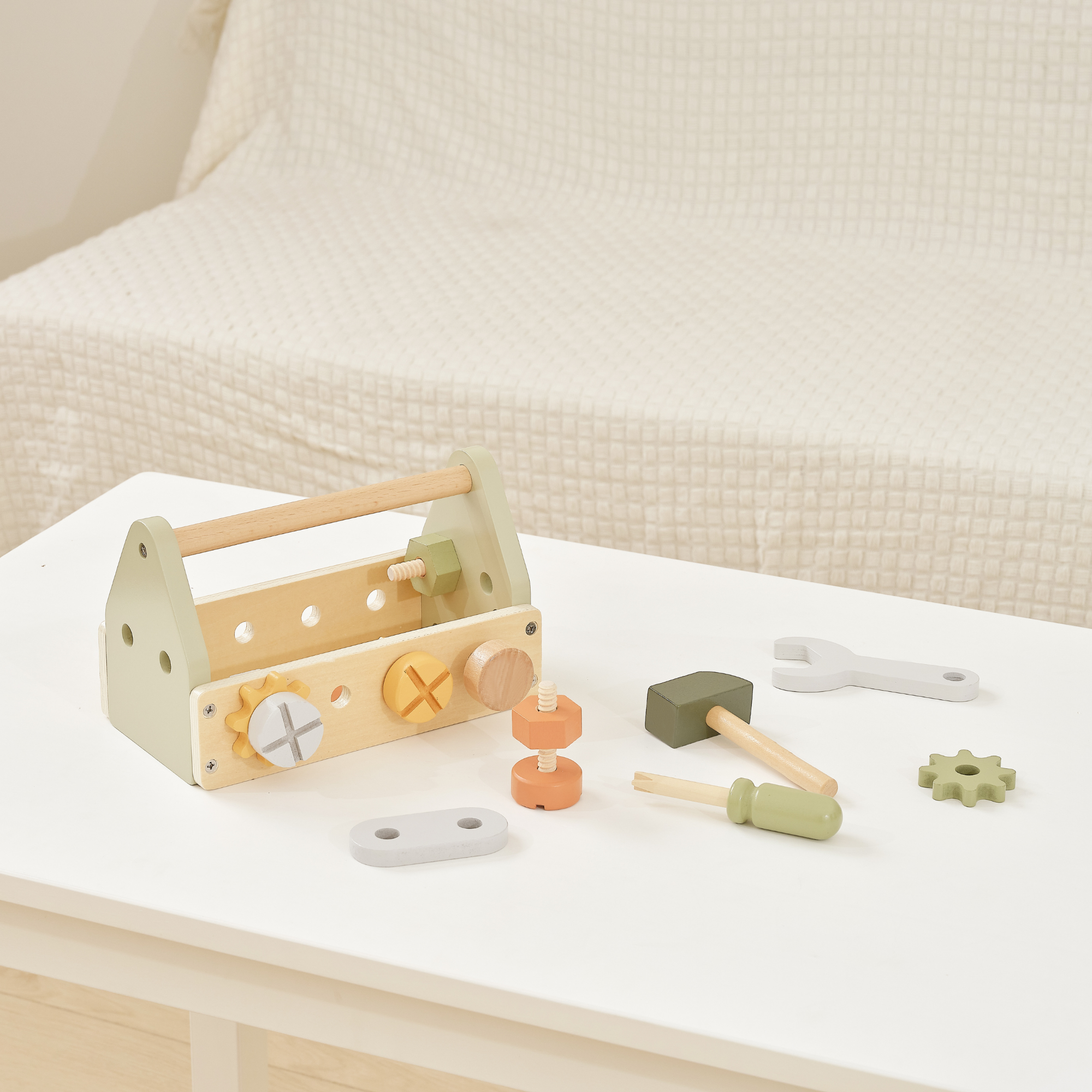 مجموعة صندوق أدوات خشبي من PolarB، مجموعة لعب الأدوار DIY مع مطرقة ومفتاح ربط ومفك براغي ومسامير وصواميل وتروس، لعبة تعليمية للأطفال الصغار، من سن 3 سنوات فما فوق