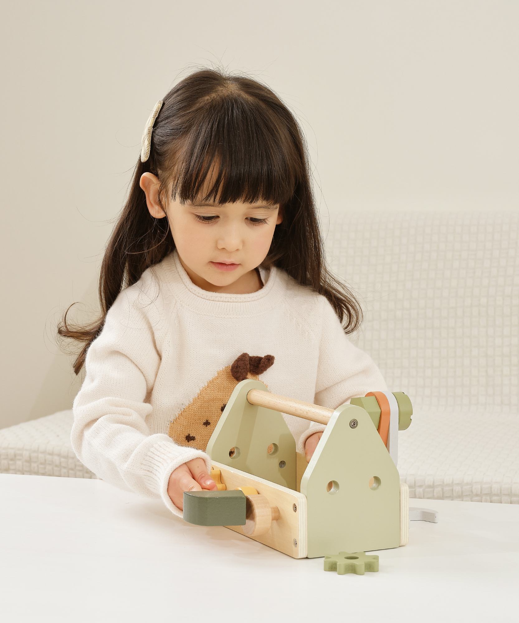 مجموعة صندوق أدوات خشبي من PolarB، مجموعة لعب الأدوار DIY مع مطرقة ومفتاح ربط ومفك براغي ومسامير وصواميل وتروس، لعبة تعليمية للأطفال الصغار، من سن 3 سنوات فما فوق