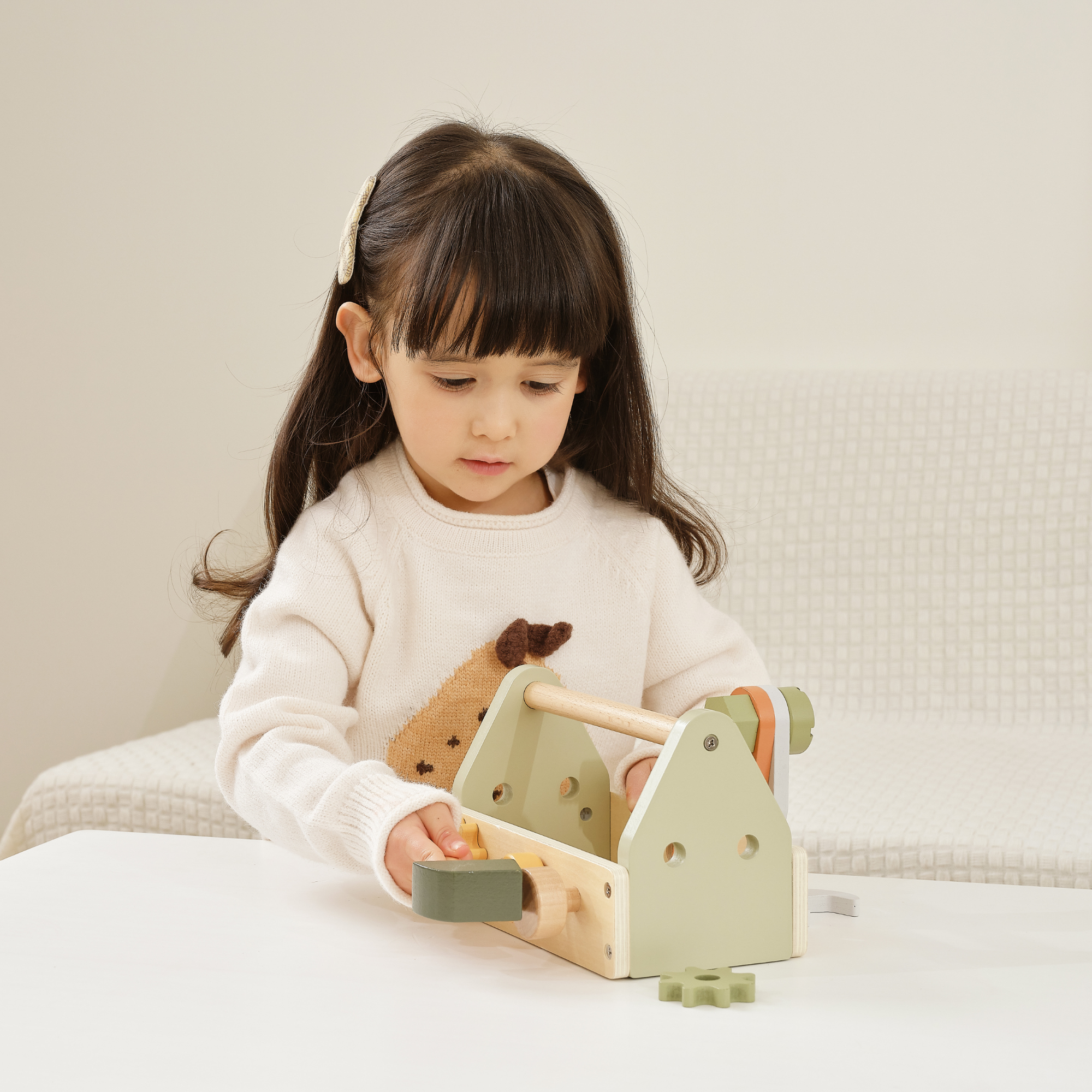 مجموعة صندوق أدوات خشبي من PolarB، مجموعة لعب الأدوار DIY مع مطرقة ومفتاح ربط ومفك براغي ومسامير وصواميل وتروس، لعبة تعليمية للأطفال الصغار، من سن 3 سنوات فما فوق