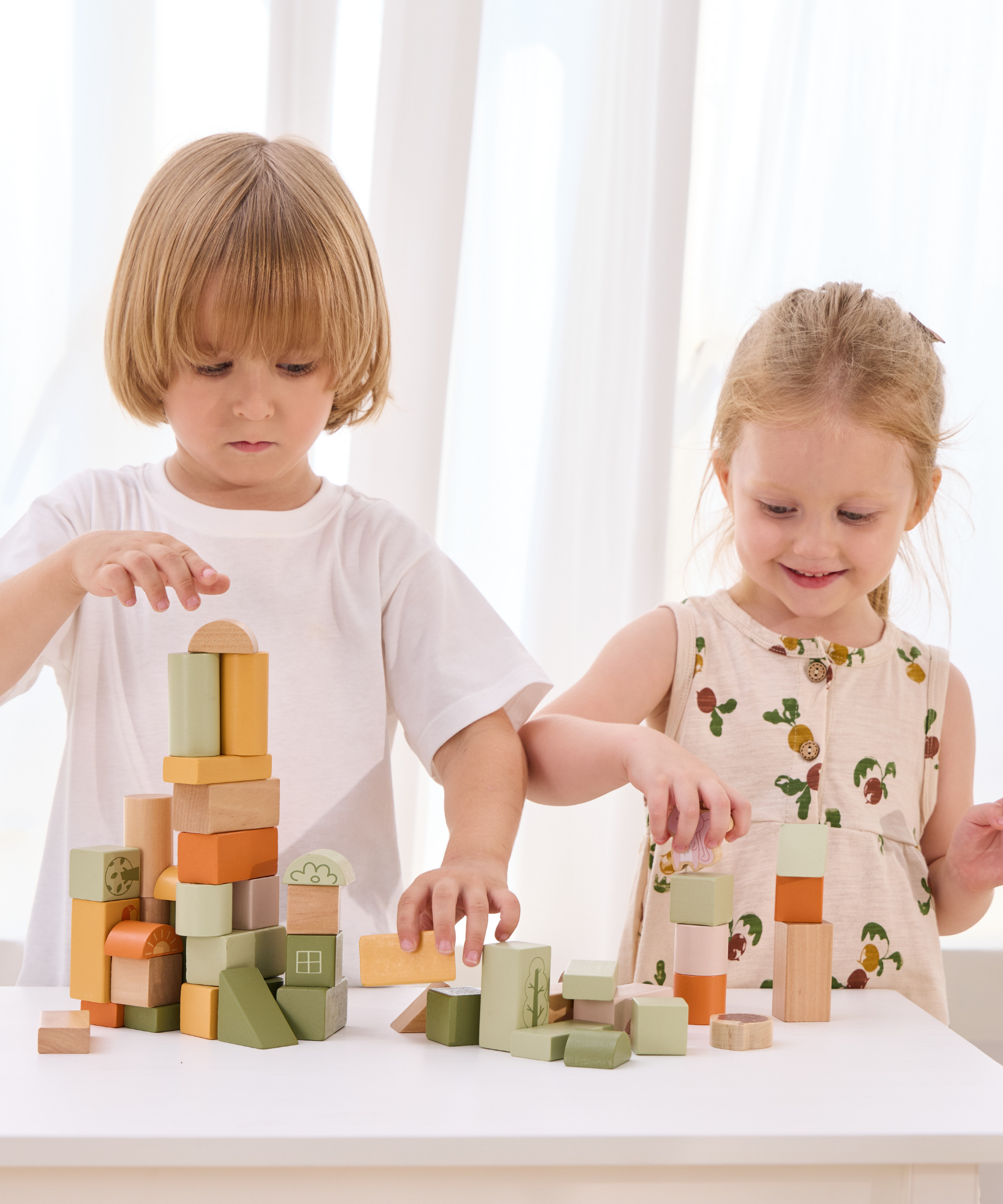 مجموعة مكعبات خشبية من PolarB، 50 قطعة، بتصميم غابة خضراء، لعبة بناء وتكديس صديقة للبيئة للأطفال الصغار، تتضمن حيوانات الغابة وأشكالها، لعبة تعليمية للأطفال من سن 12 شهرًا فما فوق