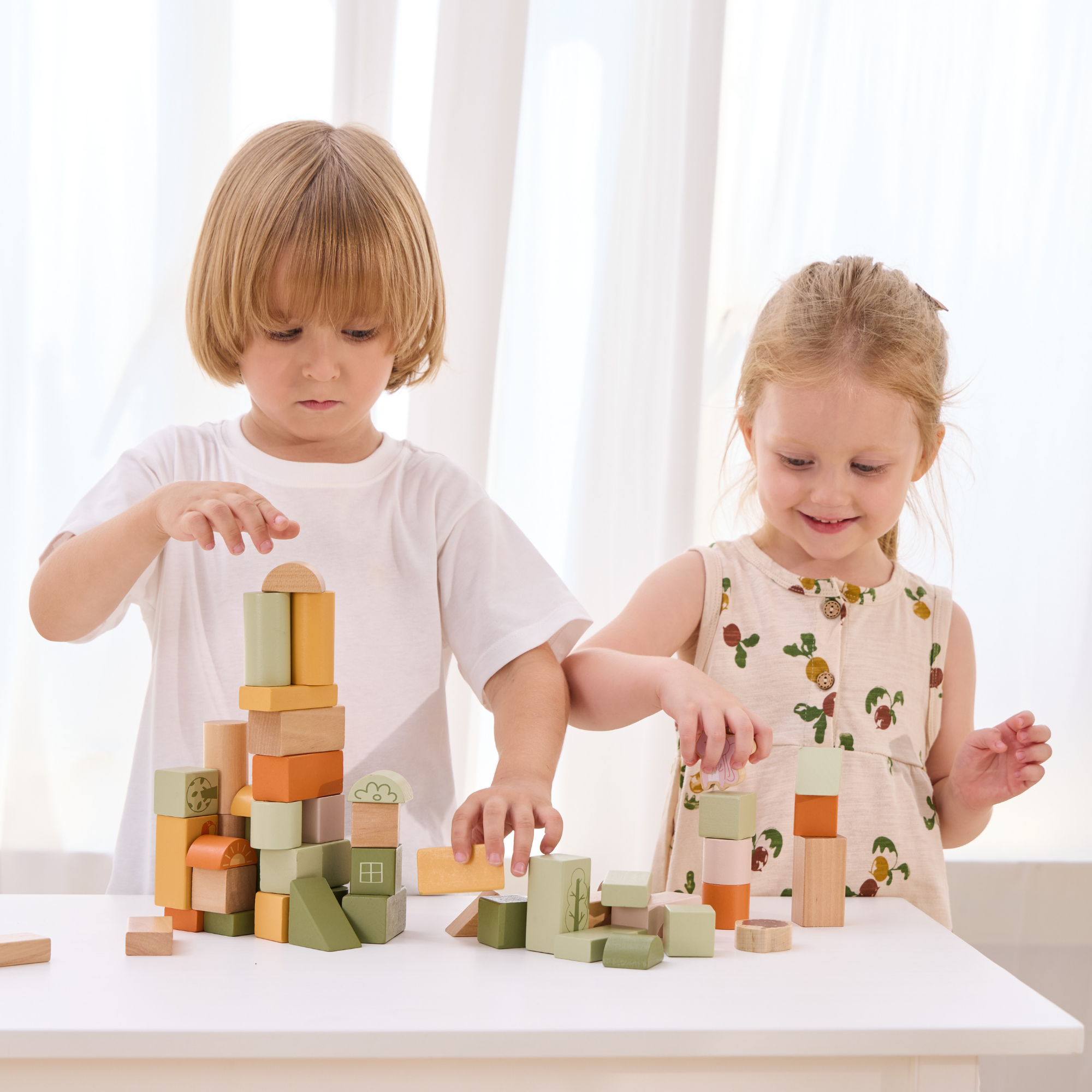مجموعة مكعبات خشبية من PolarB، 50 قطعة، بتصميم غابة خضراء، لعبة بناء وتكديس صديقة للبيئة للأطفال الصغار، تتضمن حيوانات الغابة وأشكالها، لعبة تعليمية للأطفال من سن 12 شهرًا فما فوق