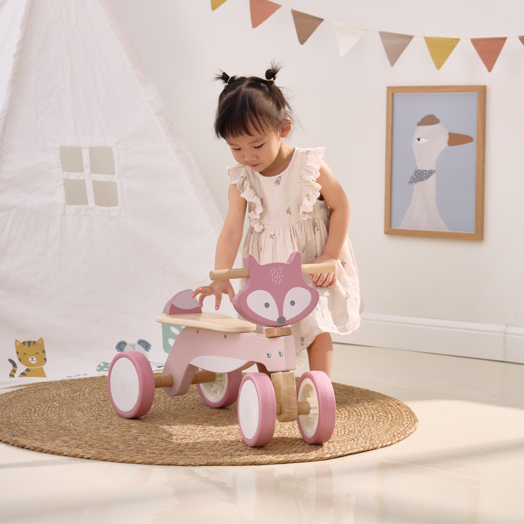 دراجة بولار بي ثلاثية العجلات خشبية للأطفال الصغار مزودة بقفل توجيه آمن وإطارات من مادة إي في إيه - دراجة توازن قابلة للركوب للأطفال من سن 12 شهرًا فما فوق - تُنمّي مهارات التنسيق والمهارات الحركية الكبرى