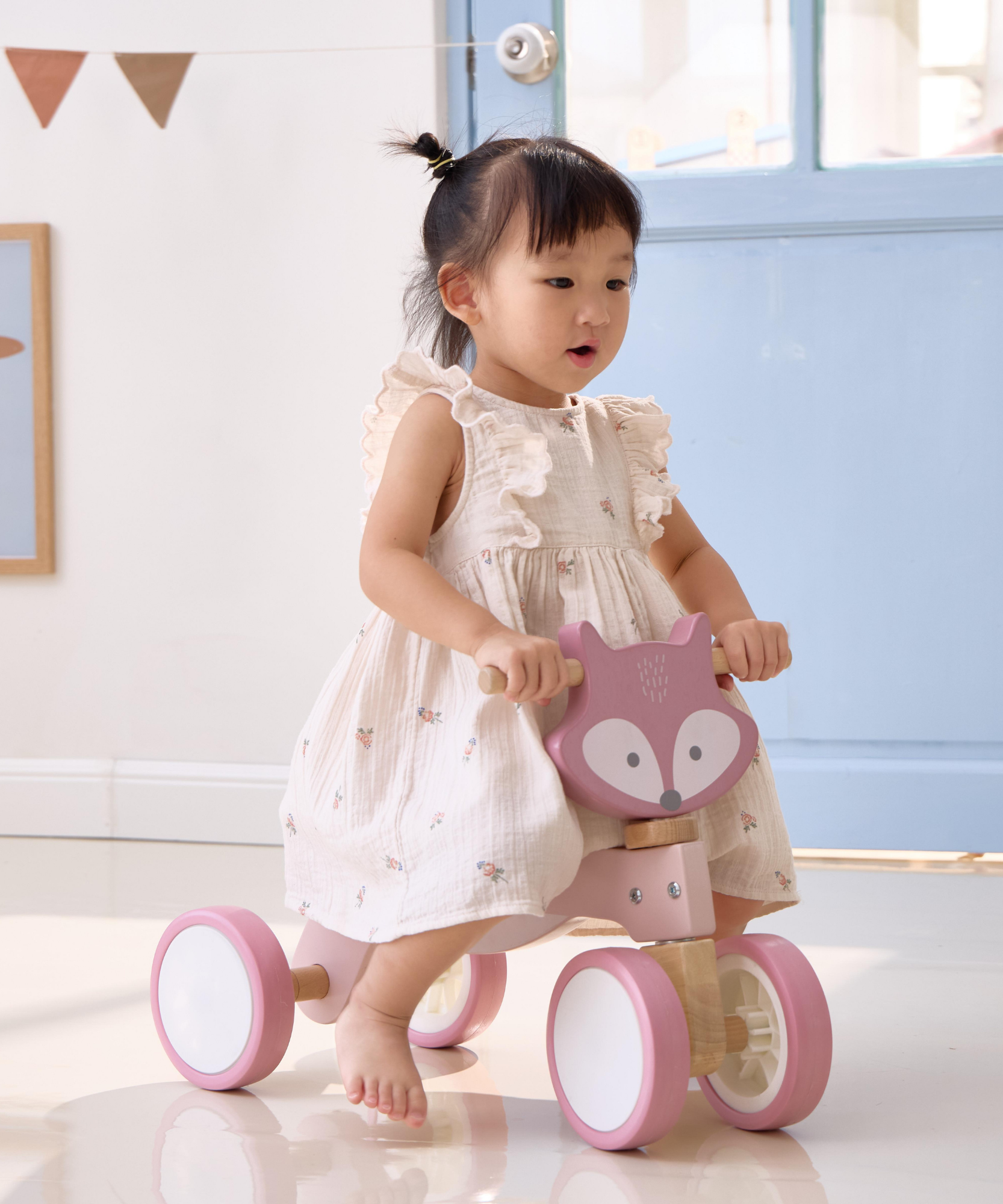 دراجة بولار بي ثلاثية العجلات خشبية للأطفال الصغار مزودة بقفل توجيه آمن وإطارات من مادة إي في إيه - دراجة توازن قابلة للركوب للأطفال من سن 12 شهرًا فما فوق - تُنمّي مهارات التنسيق والمهارات الحركية الكبرى